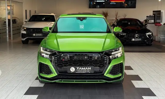 Audi RS Q8 view 4
