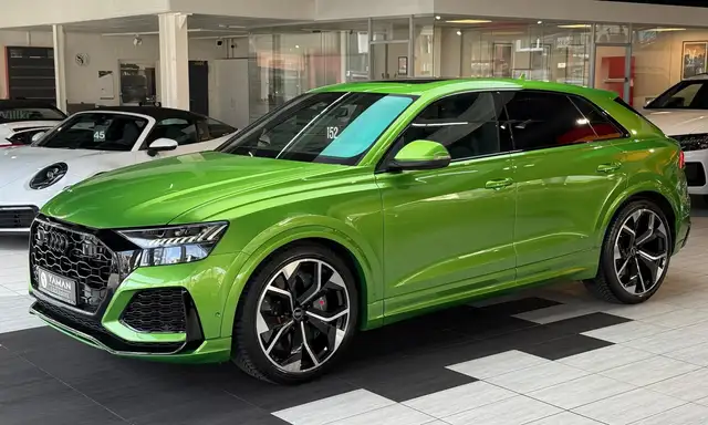 Audi RS Q8 view 2