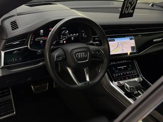 Audi RS Q8 view 10