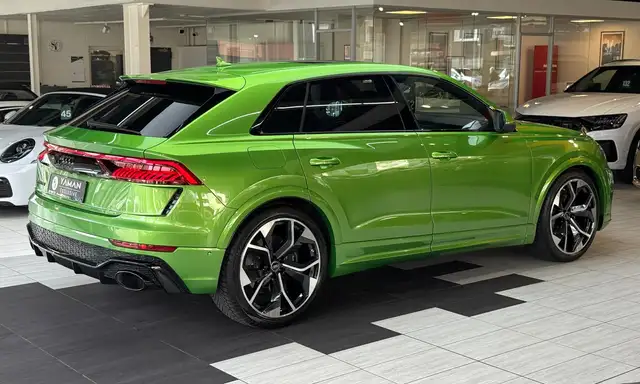Audi RS Q8 view 6