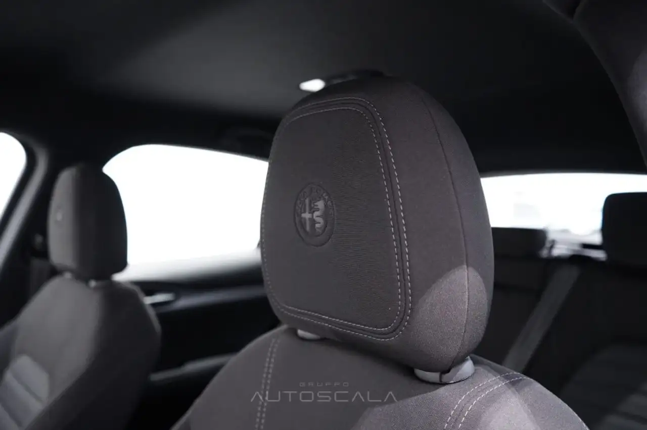 Alfa Romeo Stelvio 2024 — фото 13