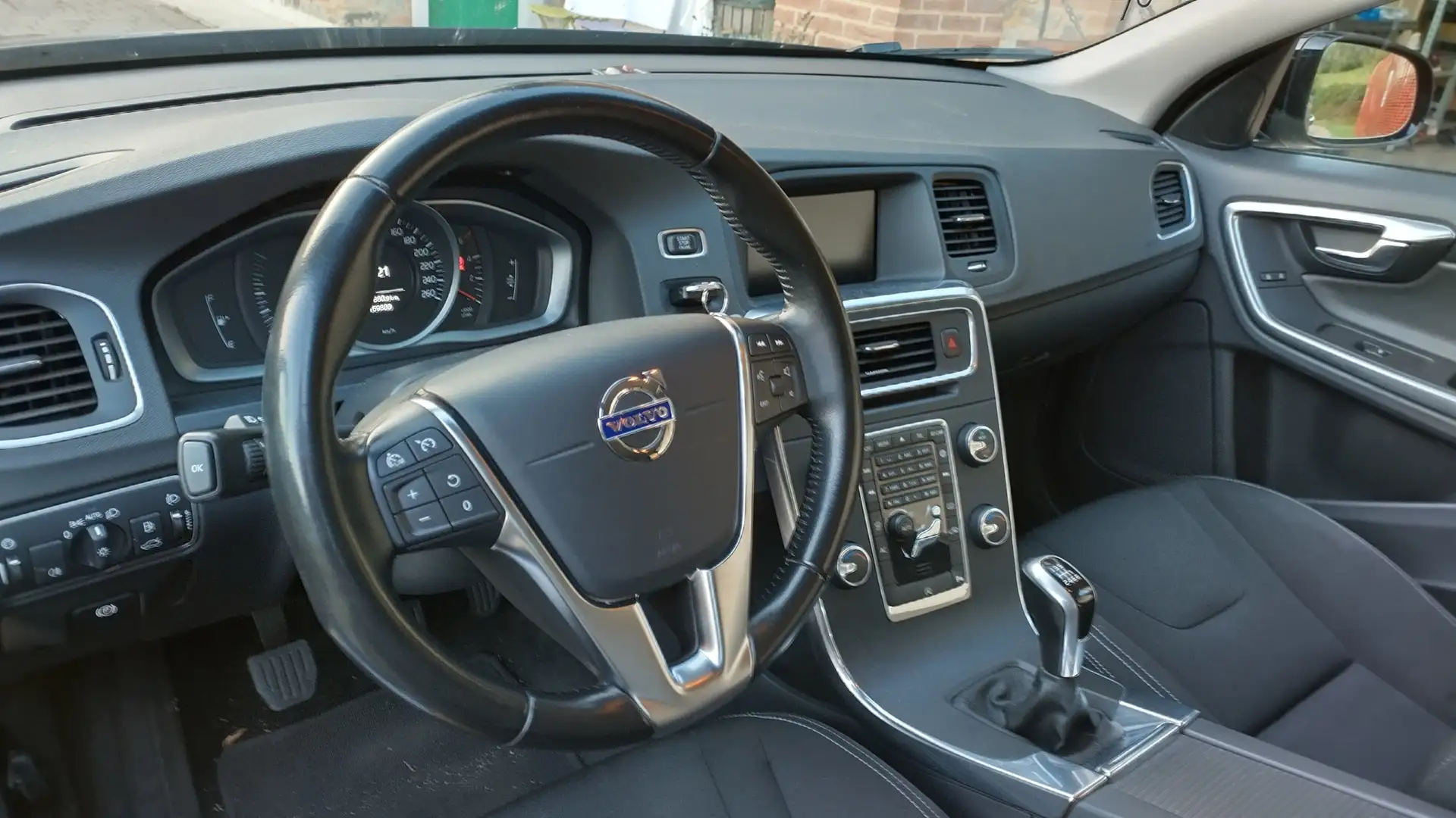 Volvo V60 Cross Country V60 I 2017 Cross Country 2.0 d3 Business Plus Negru - 1