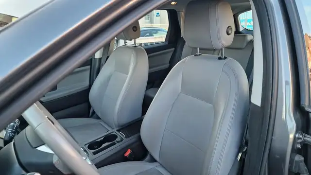 Land Rover Discovery view 13