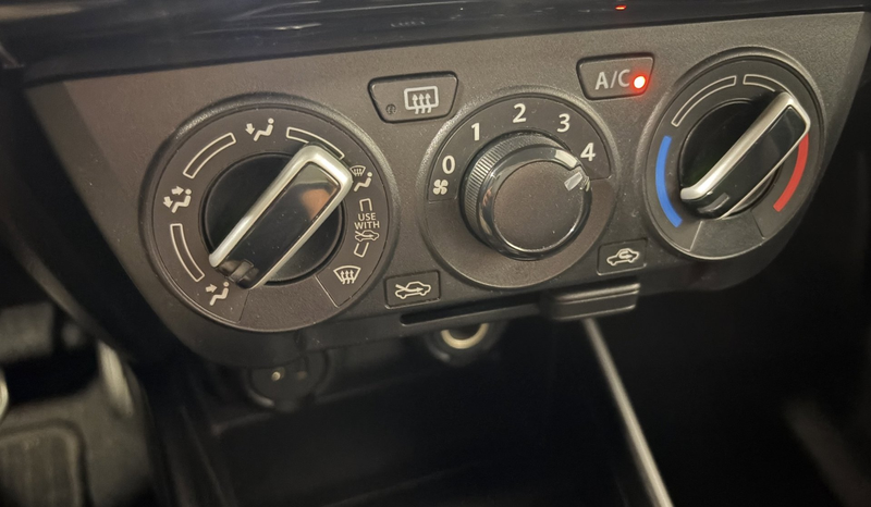 Suzuki Swift 1.2 Select Smart Hybrid Automaat Airco / Camera / — photo 14