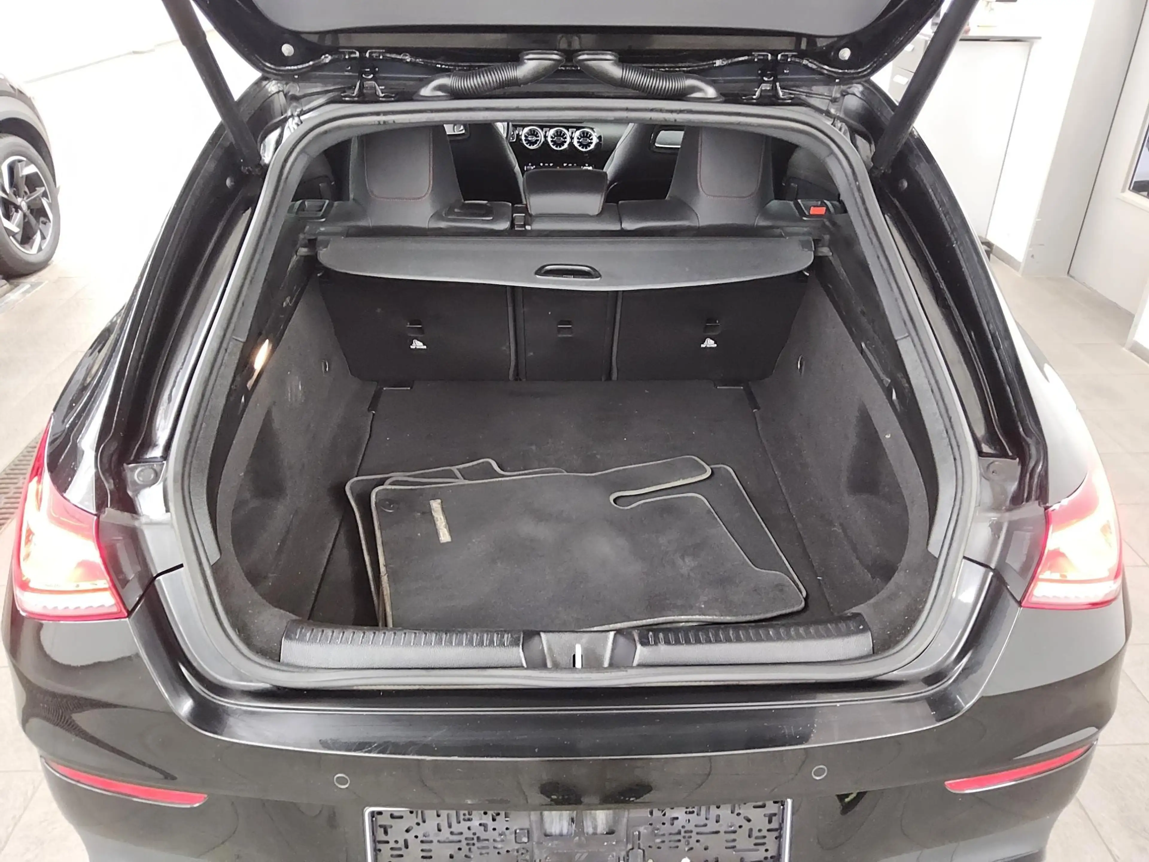 Mercedes-Benz CLA 220 SB d AMG-Line Navi LED MBUX+ 360° Sound — photo 12