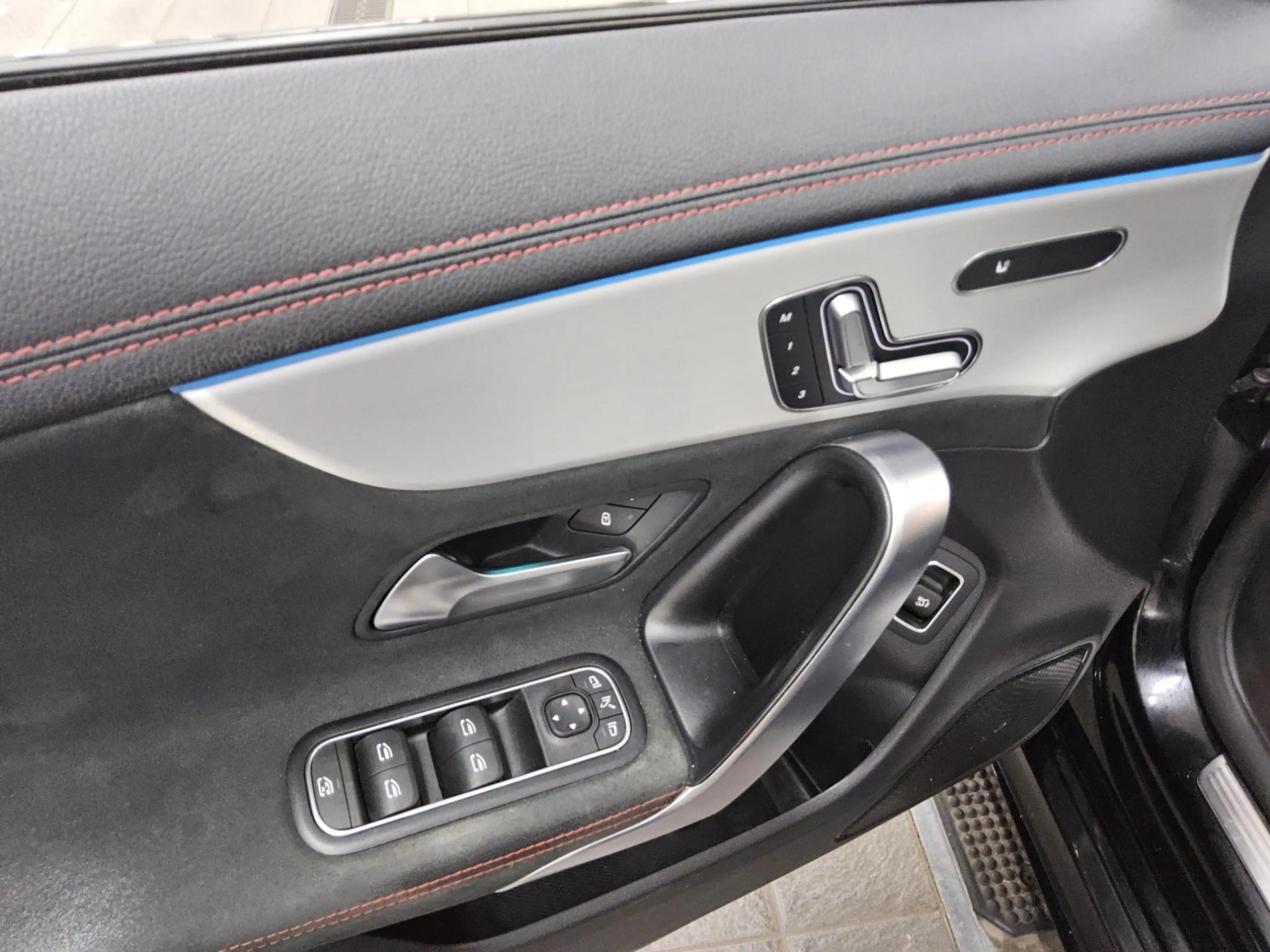 Mercedes-Benz CLA 220 SB d AMG-Line Navi LED MBUX+ 360° Sound — photo 10