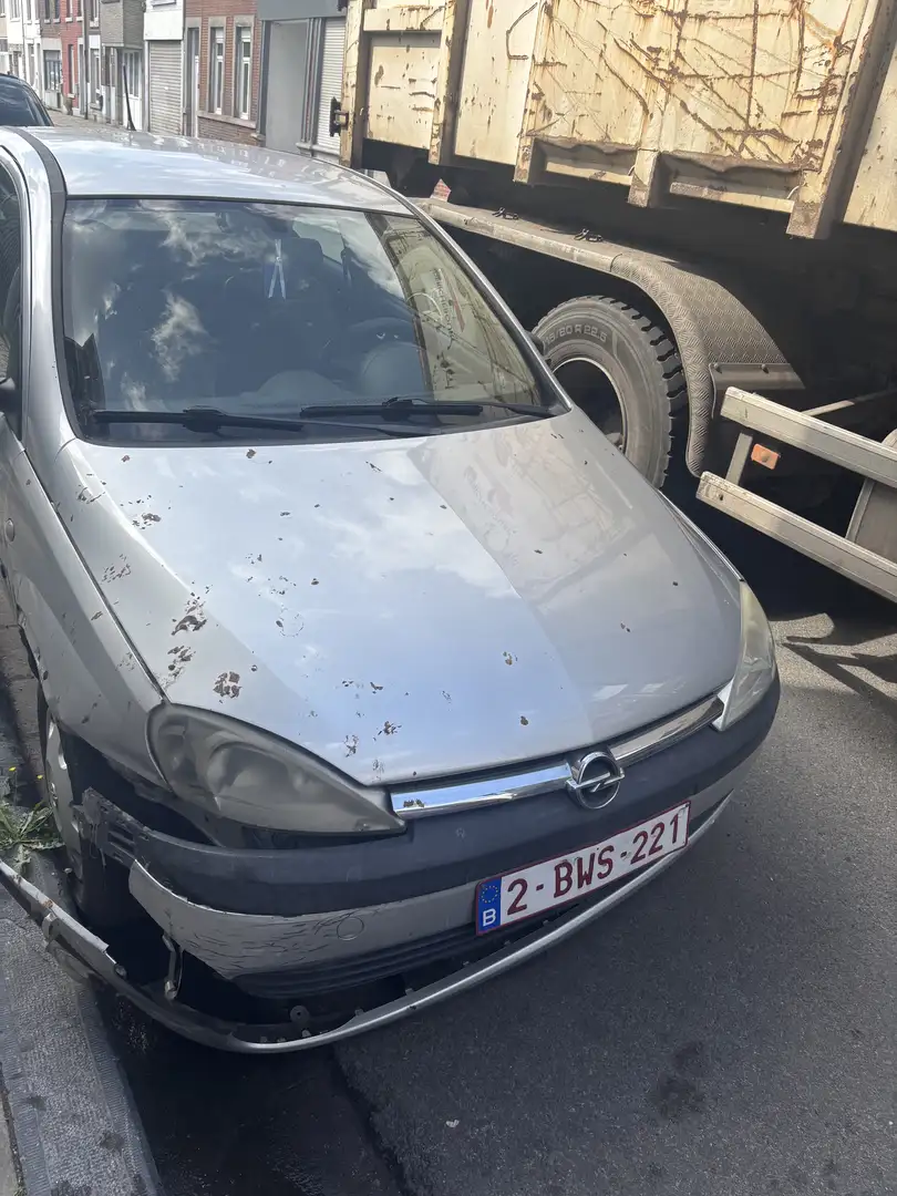 Opel Corsa accidentée - 1