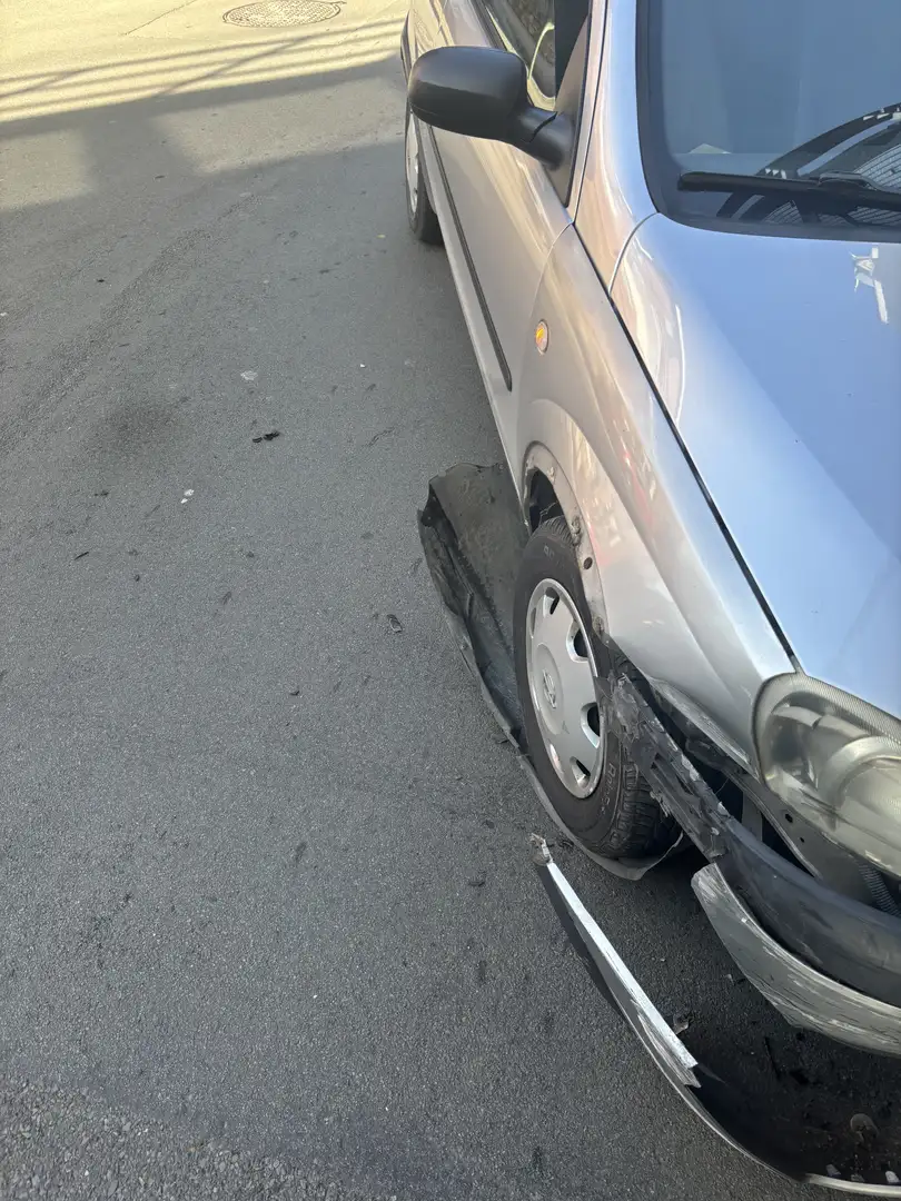 Opel Corsa accidentée - 2