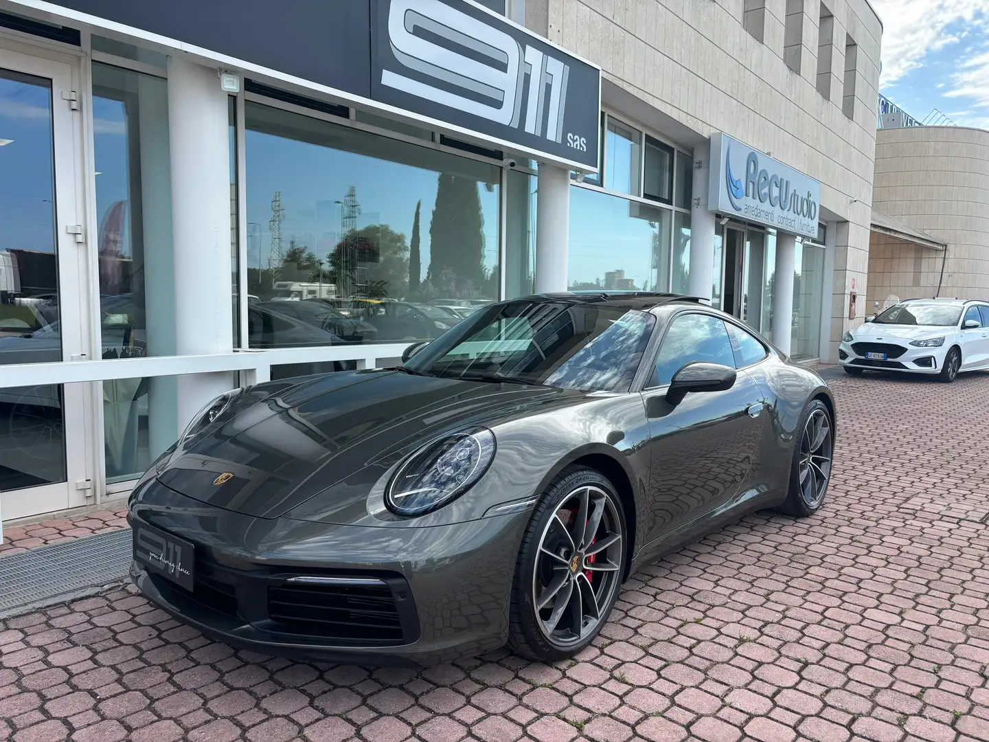 Porsche 992 911 Coupe 3.0 Carrera 4S auto Grigio - 1