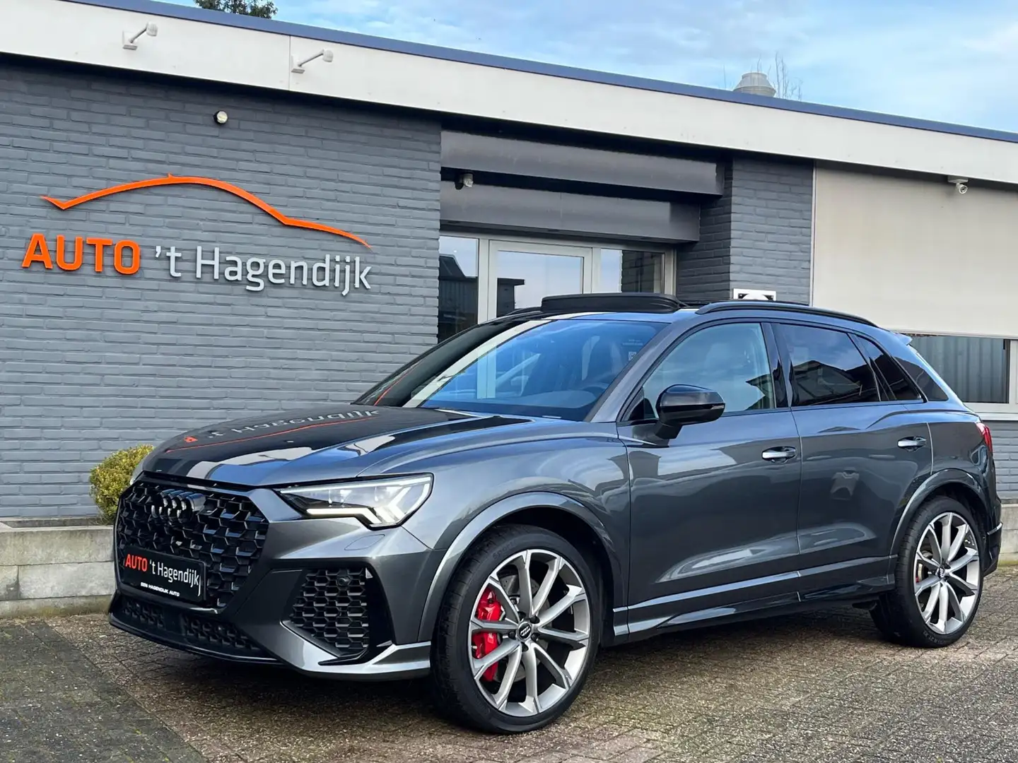 Audi Q3 2.5 TFSI RSQ3 pano trekh carbon 360 21" sfeer B&O Grijs - 2