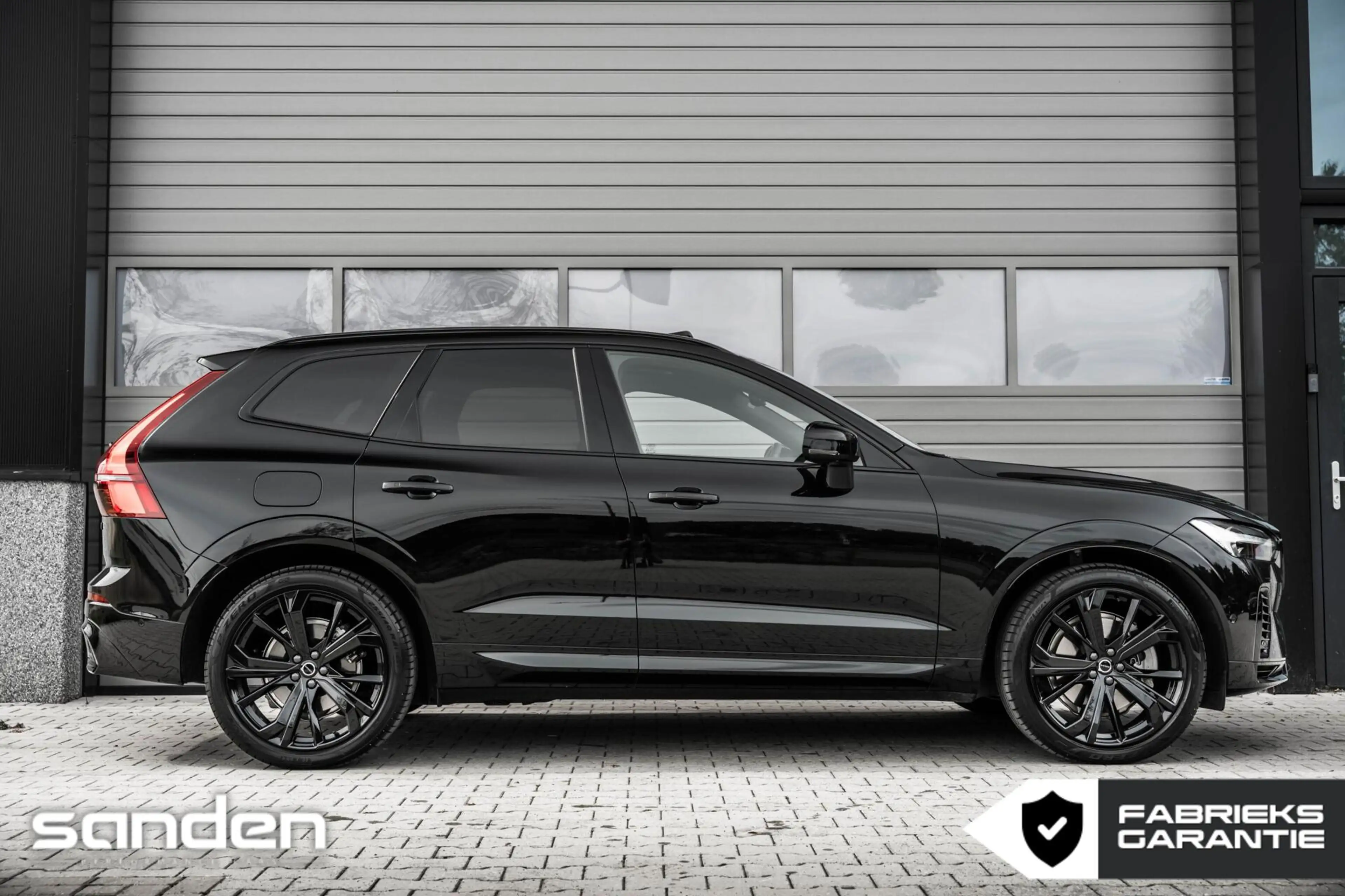 Volvo XC60 T8 AWD Black Edition|B&W|Pano|Massage|Luchtv|HUD — photo 3