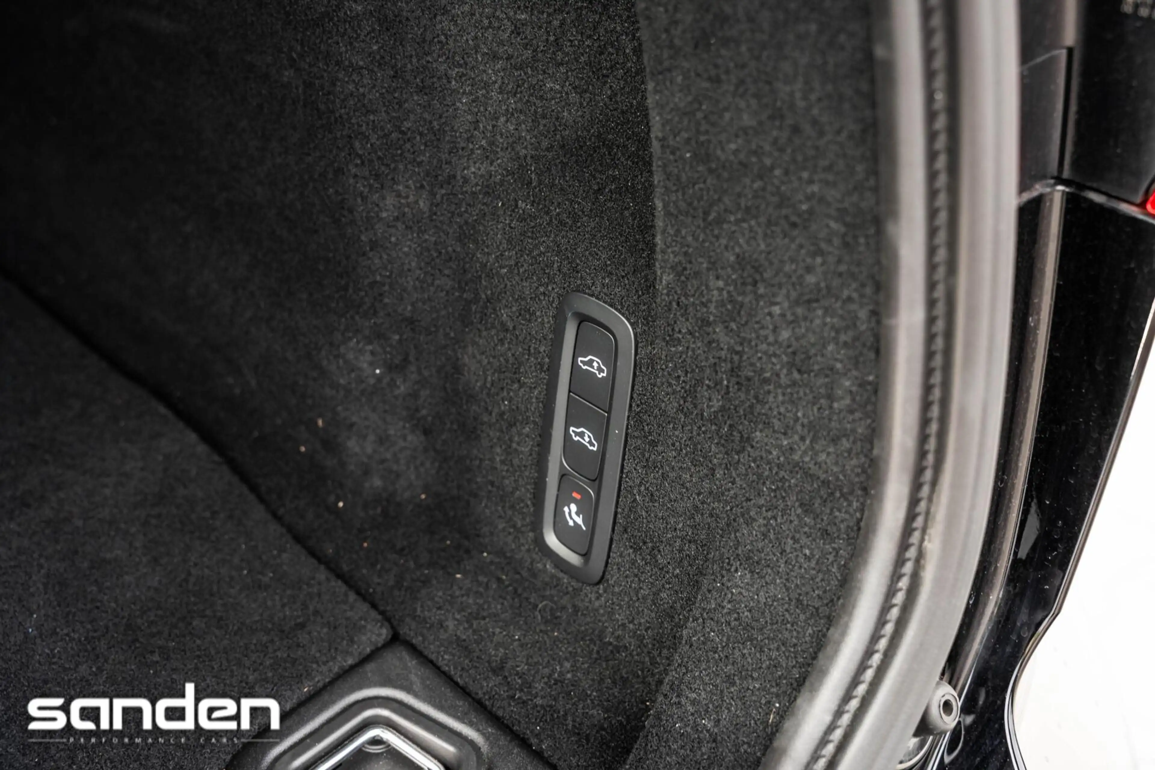 Volvo XC60 T8 AWD Black Edition|B&W|Pano|Massage|Luchtv|HUD — photo 23