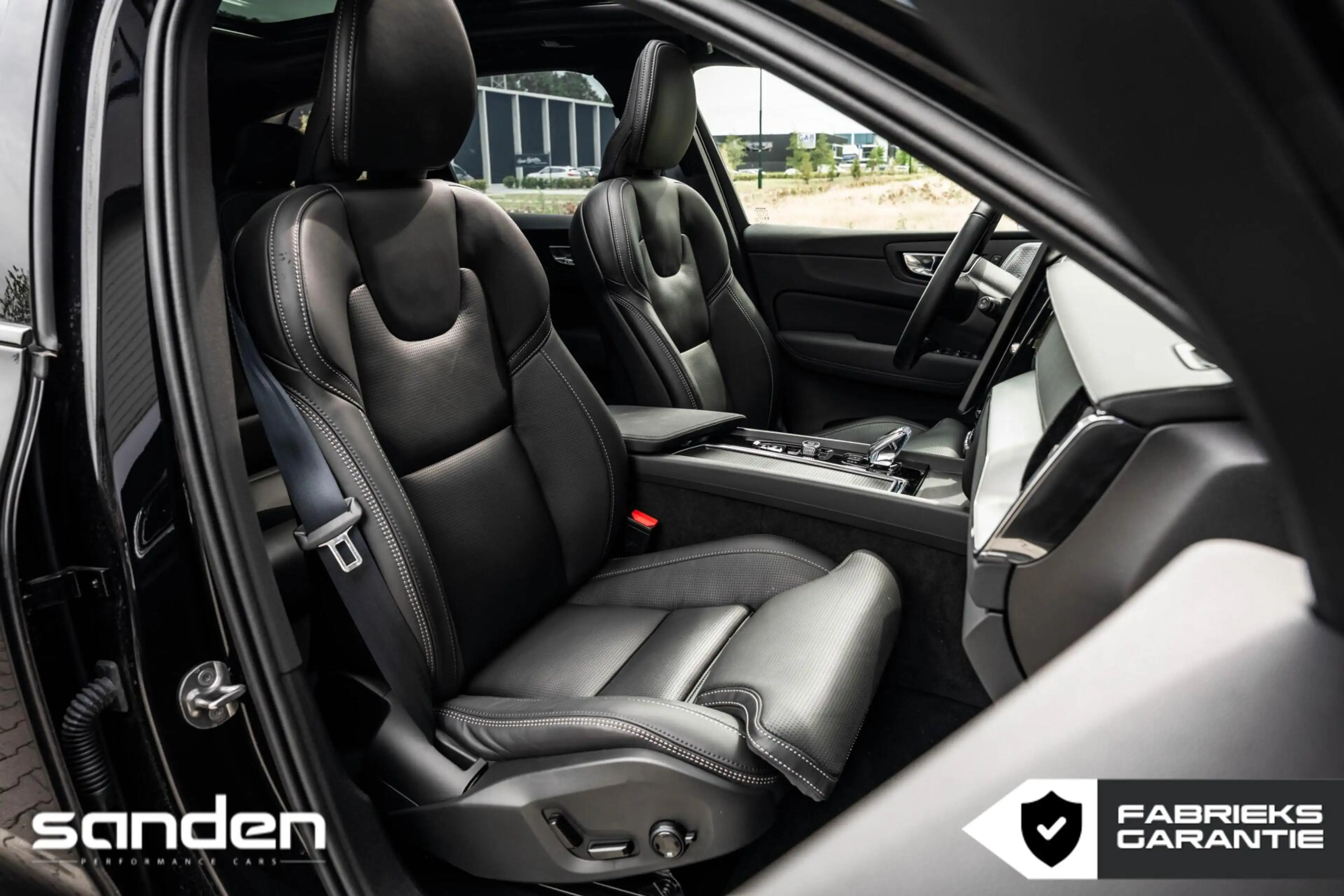 Volvo XC60 T8 AWD Black Edition|B&W|Pano|Massage|Luchtv|HUD — photo 6