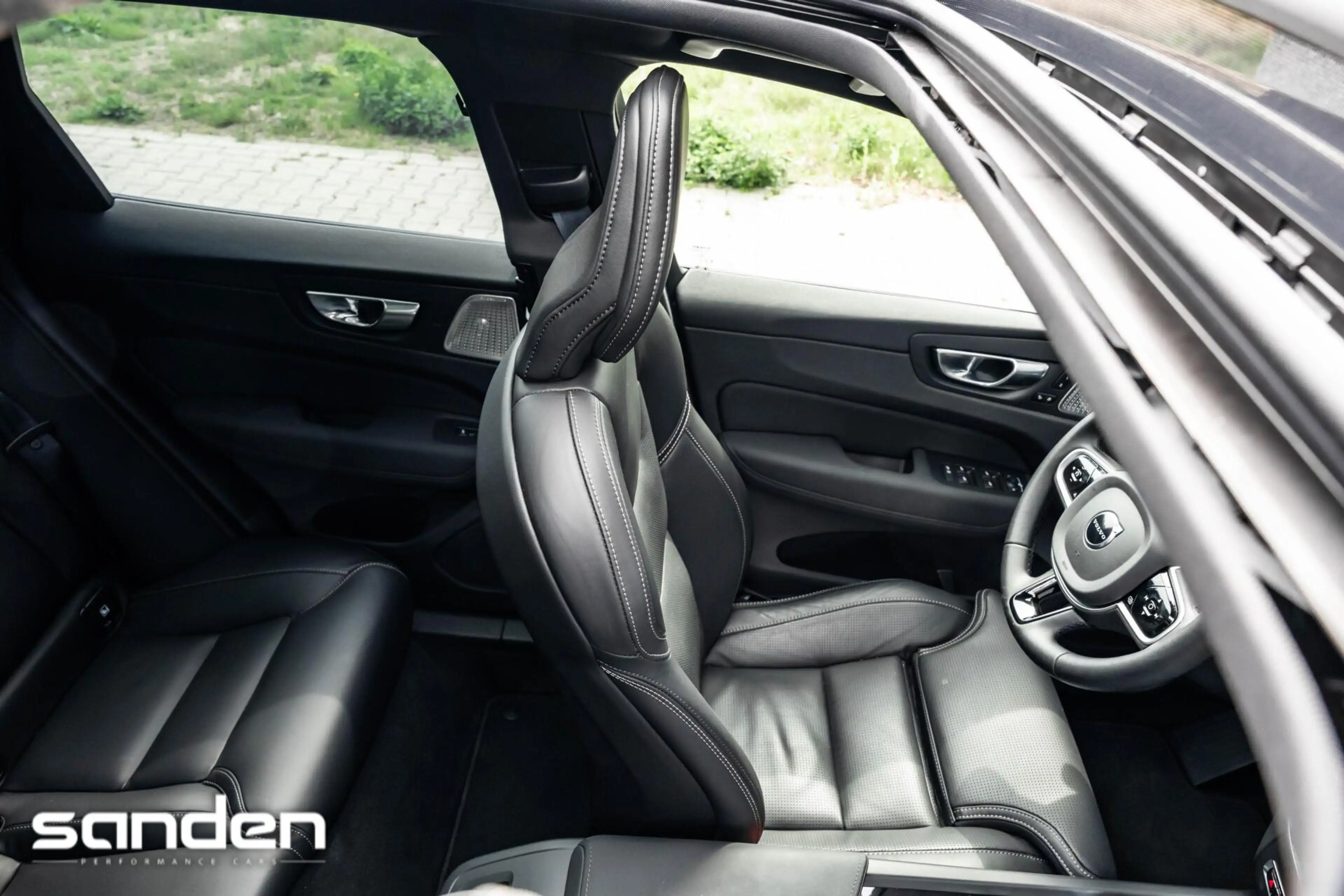 Volvo XC60 T8 AWD Black Edition|B&W|Pano|Massage|Luchtv|HUD — photo 49