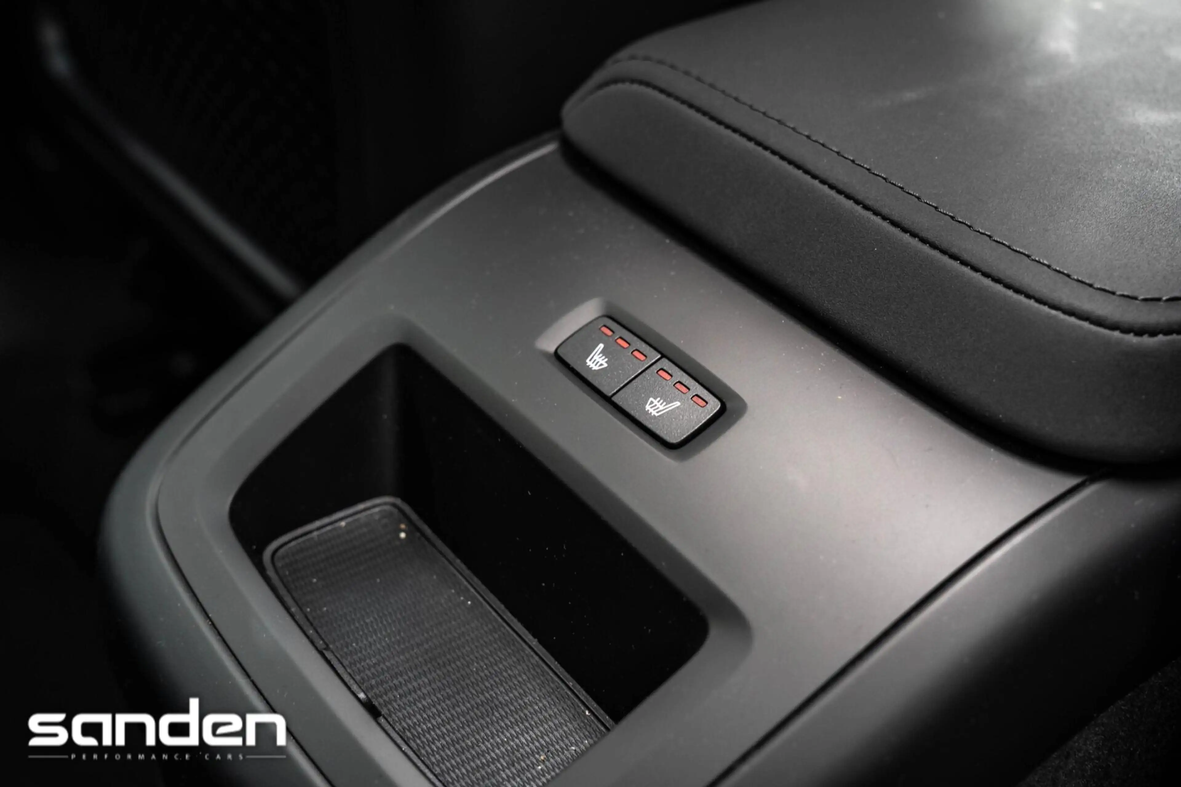 Volvo XC60 T8 AWD Black Edition|B&W|Pano|Massage|Luchtv|HUD — photo 43