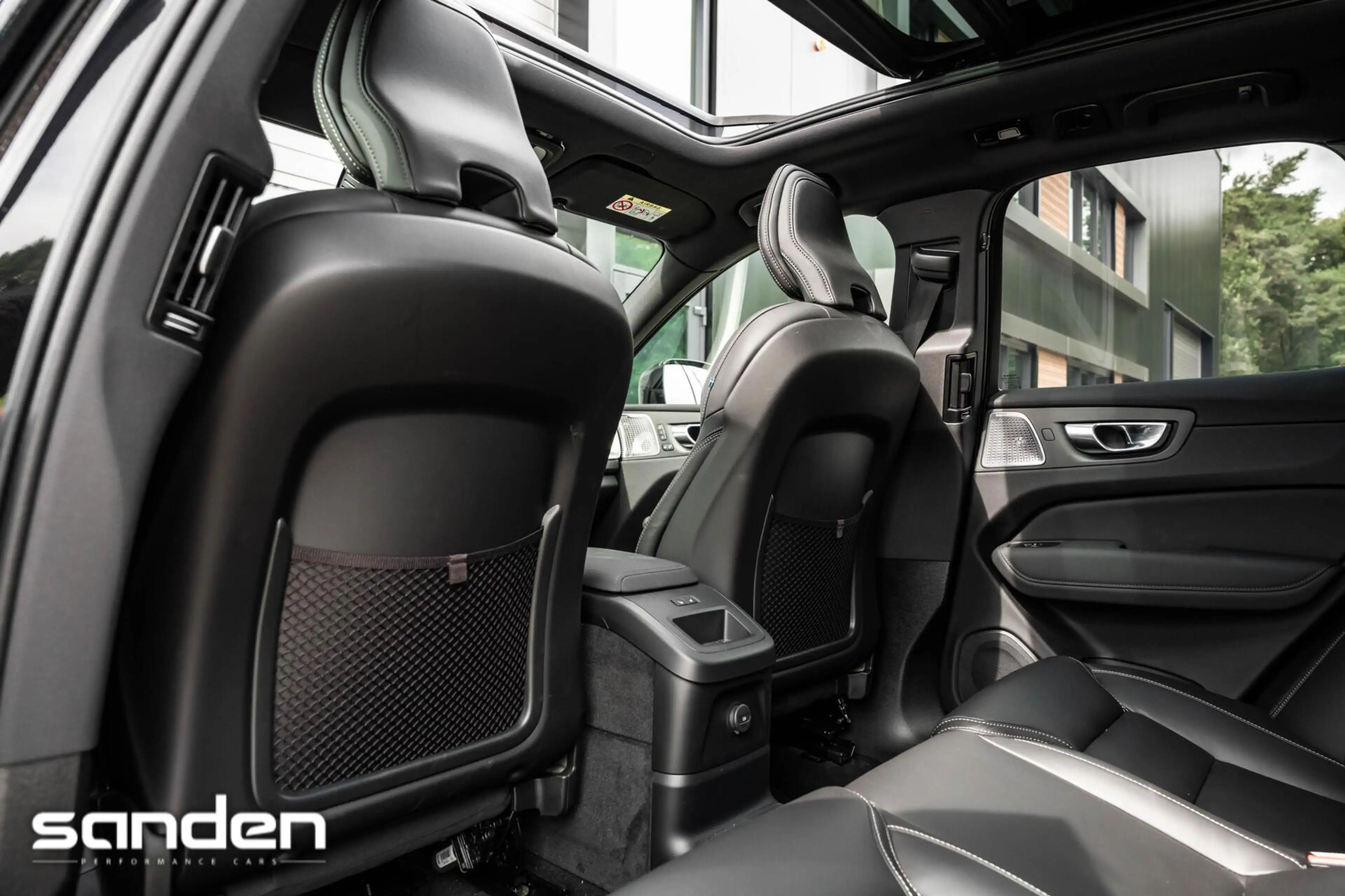 Volvo XC60 T8 AWD Black Edition|B&W|Pano|Massage|Luchtv|HUD — photo 42