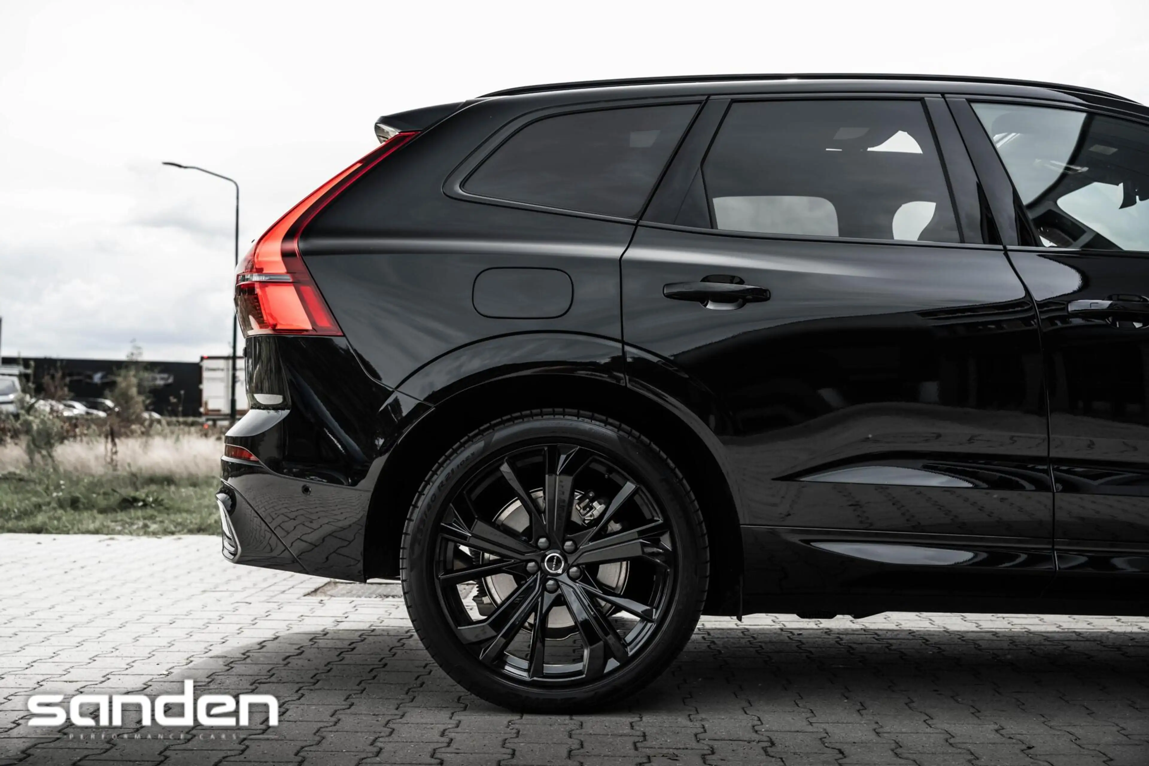 Volvo XC60 T8 AWD Black Edition|B&W|Pano|Massage|Luchtv|HUD — photo 30