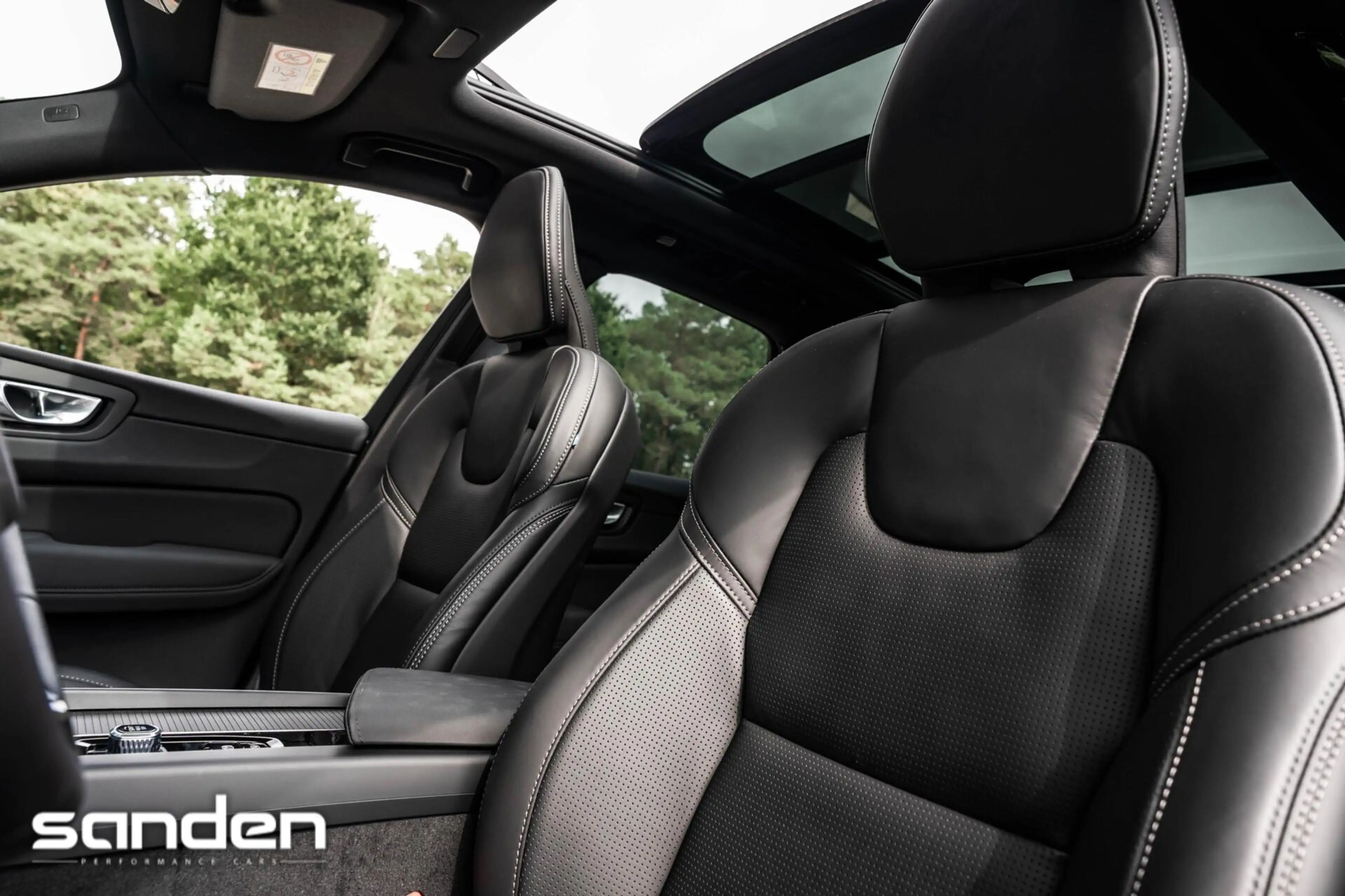 Volvo XC60 T8 AWD Black Edition|B&W|Pano|Massage|Luchtv|HUD — photo 50