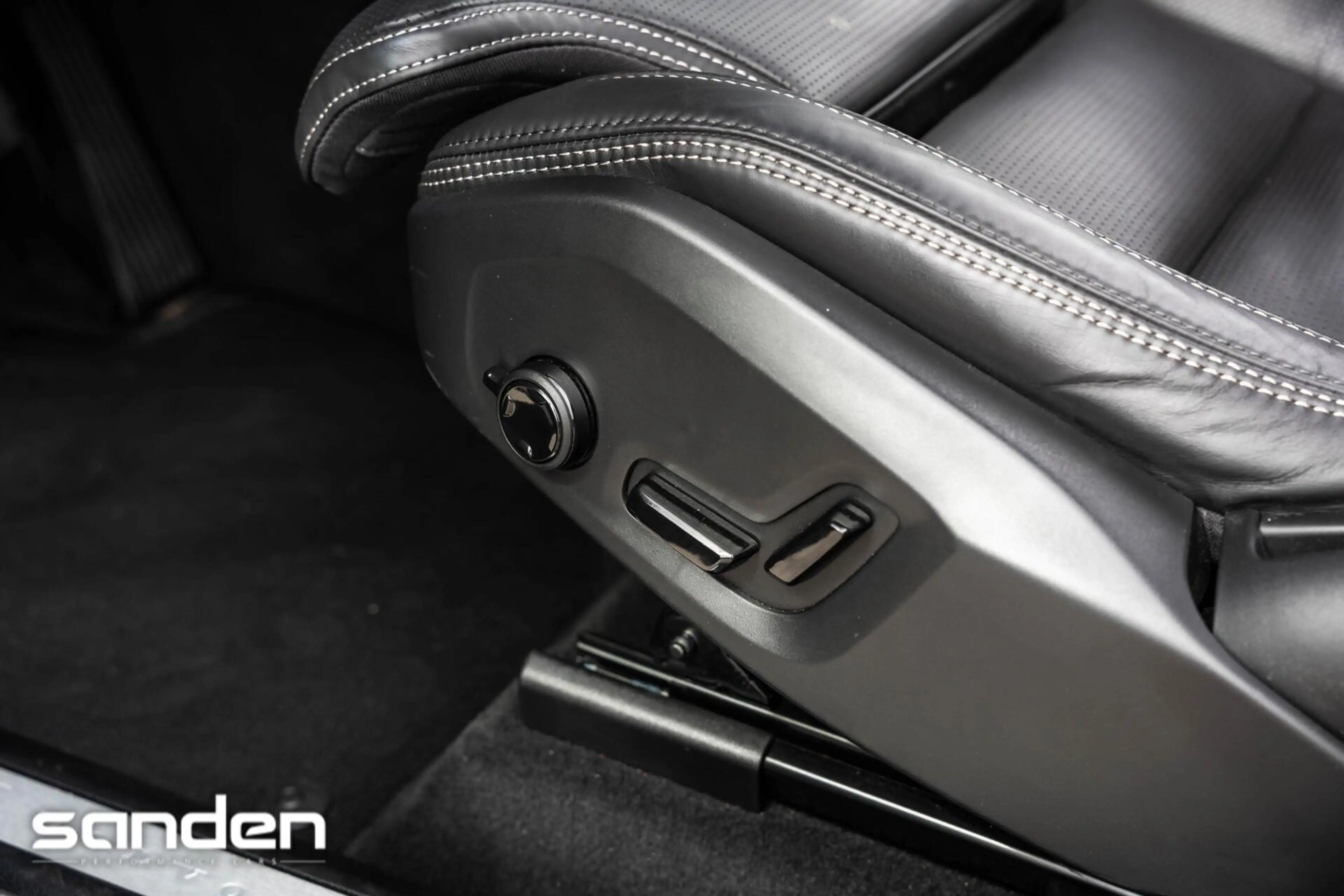 Volvo XC60 T8 AWD Black Edition|B&W|Pano|Massage|Luchtv|HUD — photo 36