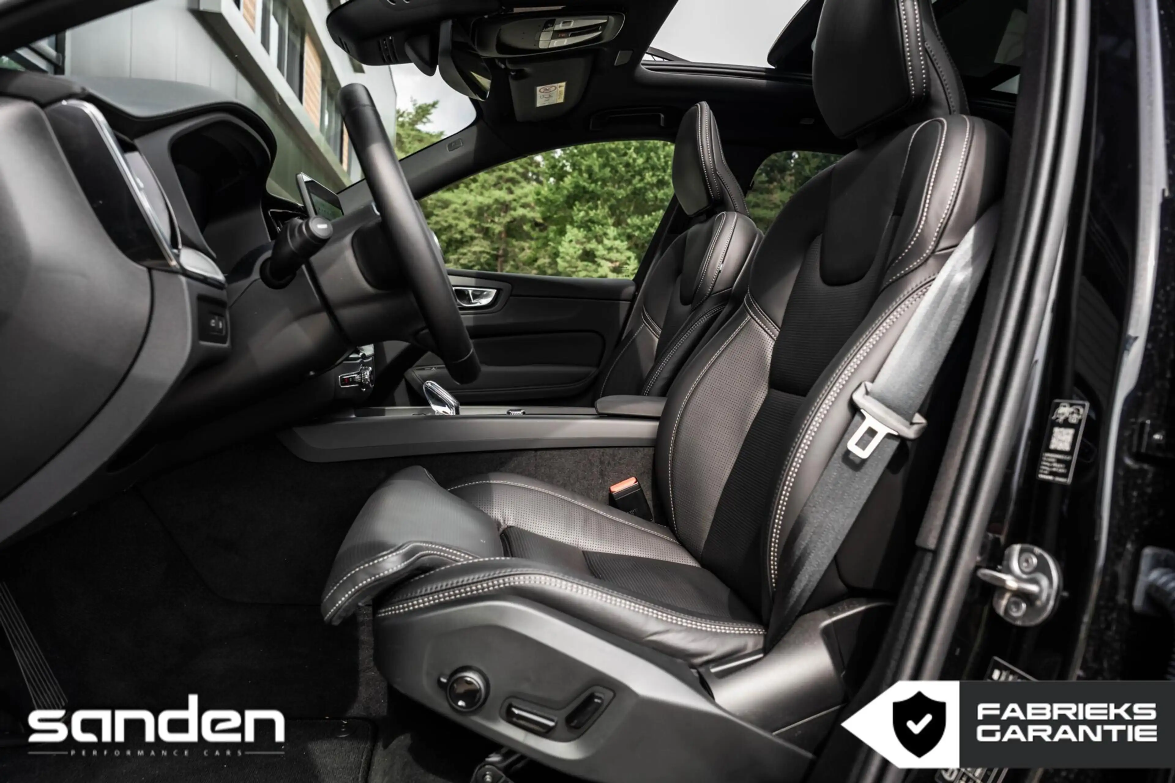 Volvo XC60 T8 AWD Black Edition|B&W|Pano|Massage|Luchtv|HUD — photo 9
