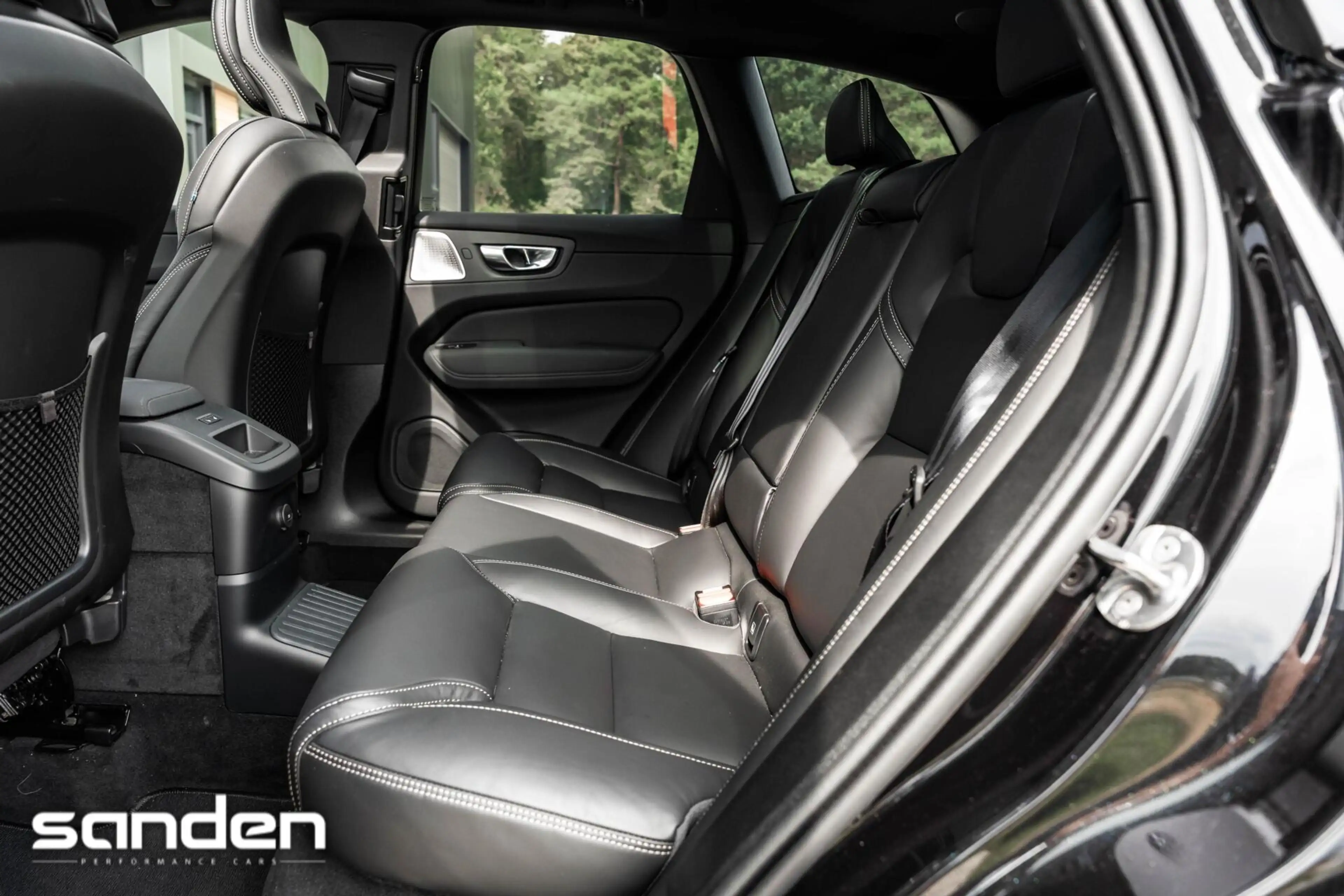 Volvo XC60 T8 AWD Black Edition|B&W|Pano|Massage|Luchtv|HUD — photo 41