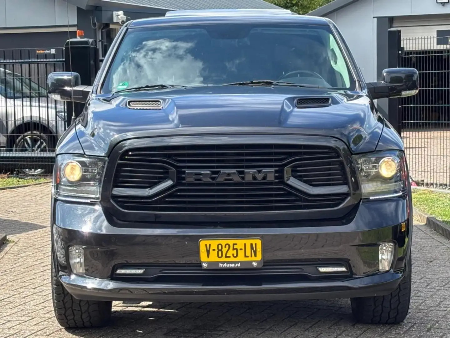 Dodge RAM 1500 5.7 Hemi V8 4x4 2018 Zwart LPG Crew Cab Grijs - 2