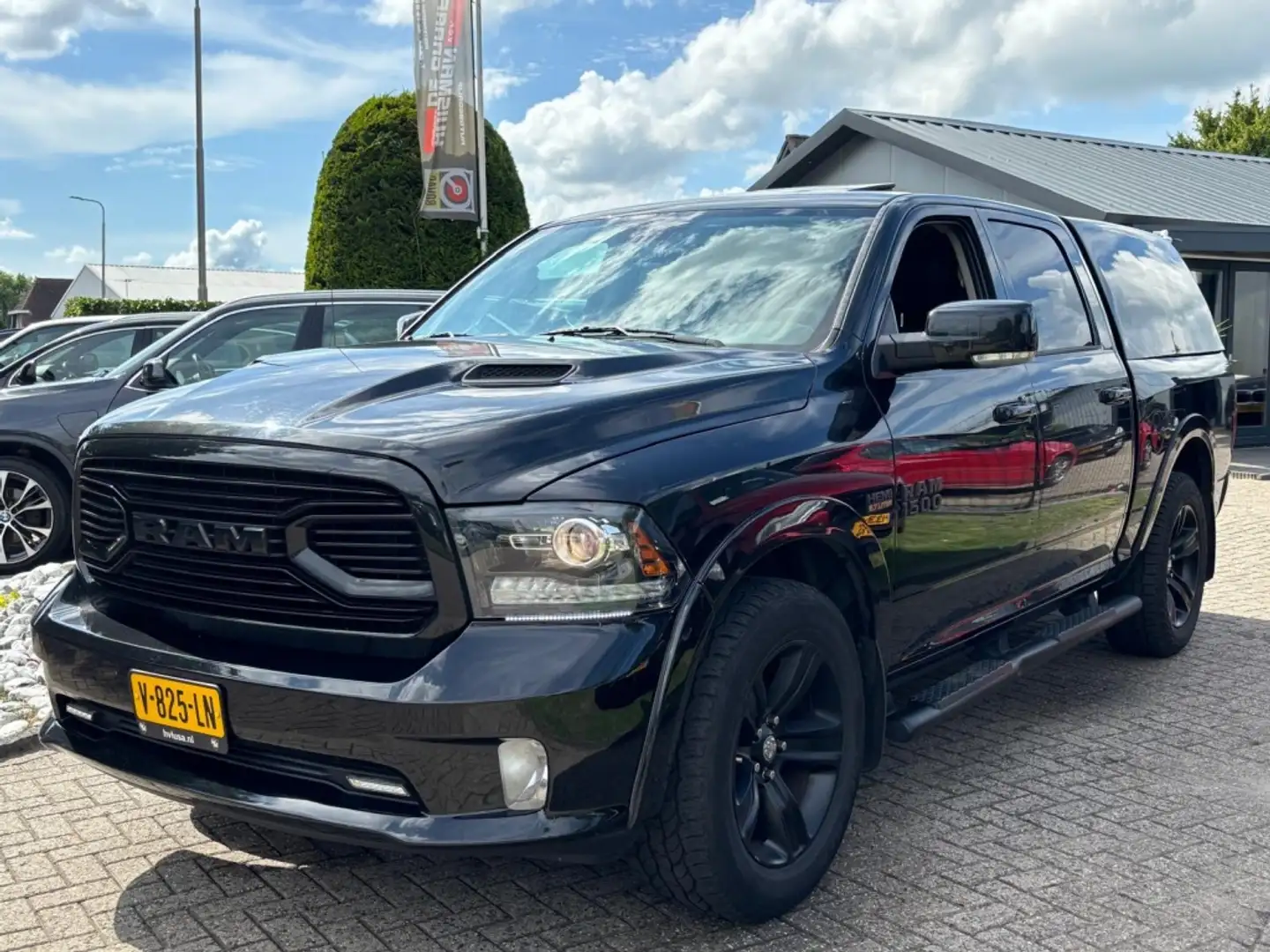 Dodge RAM 1500 5.7 Hemi V8 4x4 2018 Zwart LPG Crew Cab Grijs - 1