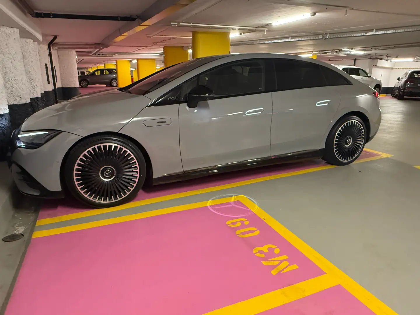 Mercedes-Benz EQE 53 AMG Grau - 1