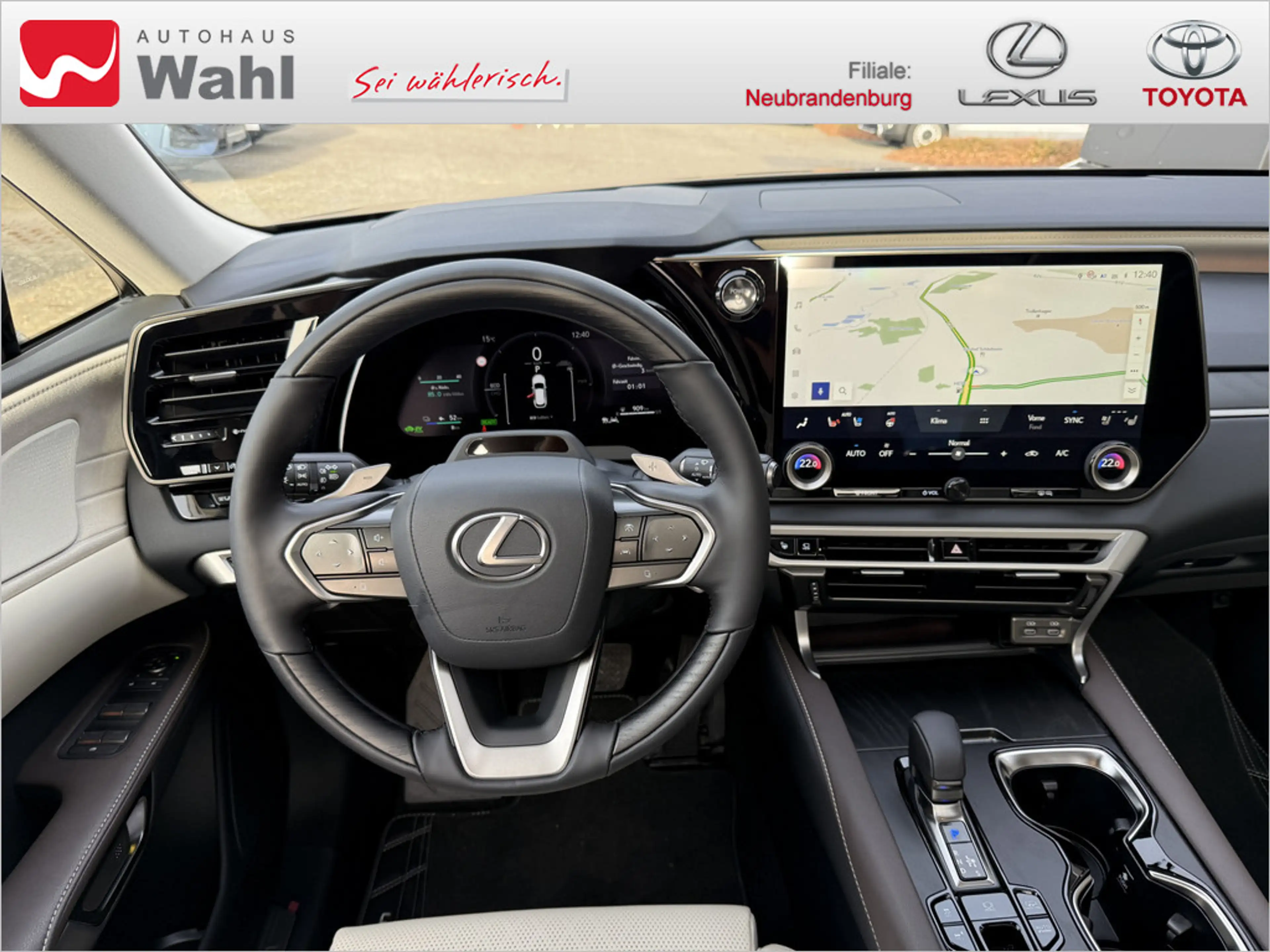 Lexus RX 450h + Luxury Line Panorama Plug-In-Hybrid — photo 10