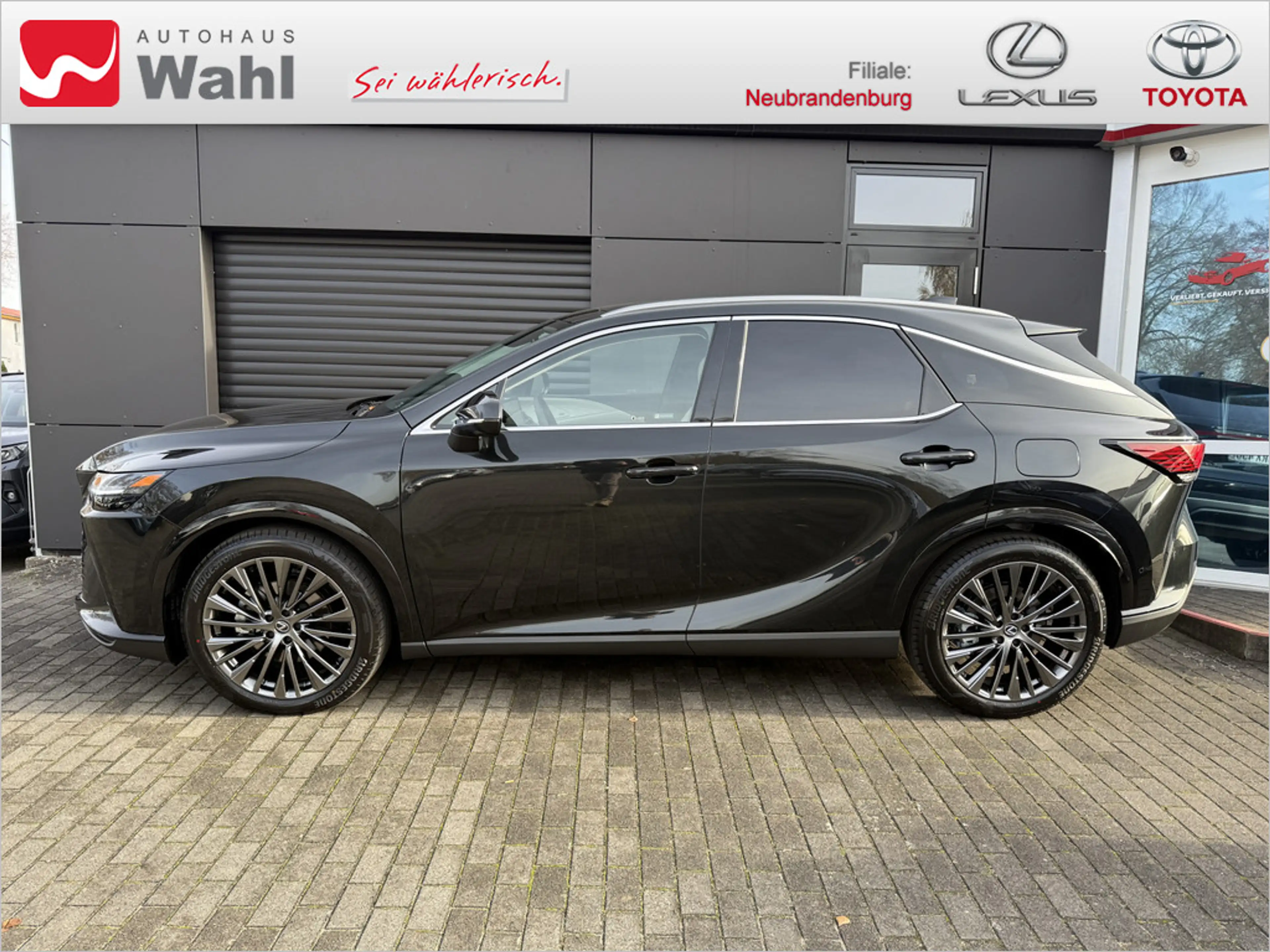Lexus RX 450h + Luxury Line Panorama Plug-In-Hybrid — photo 2