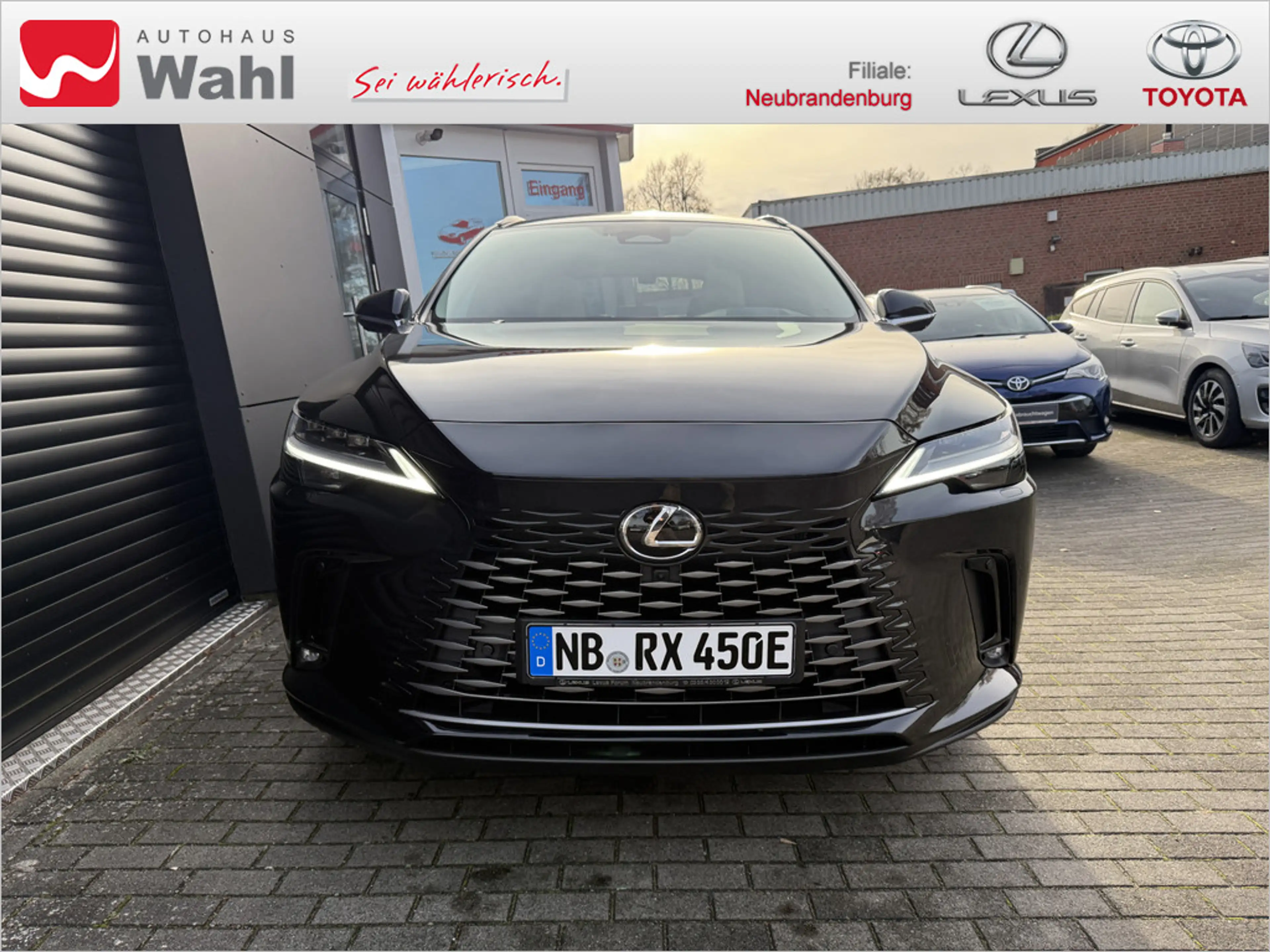 Lexus RX 450h + Luxury Line Panorama Plug-In-Hybrid — photo 3
