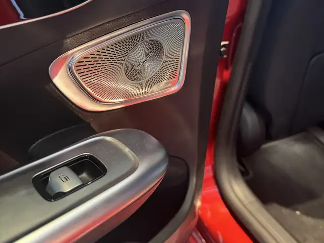 Mercedes-Benz C-Class view 9