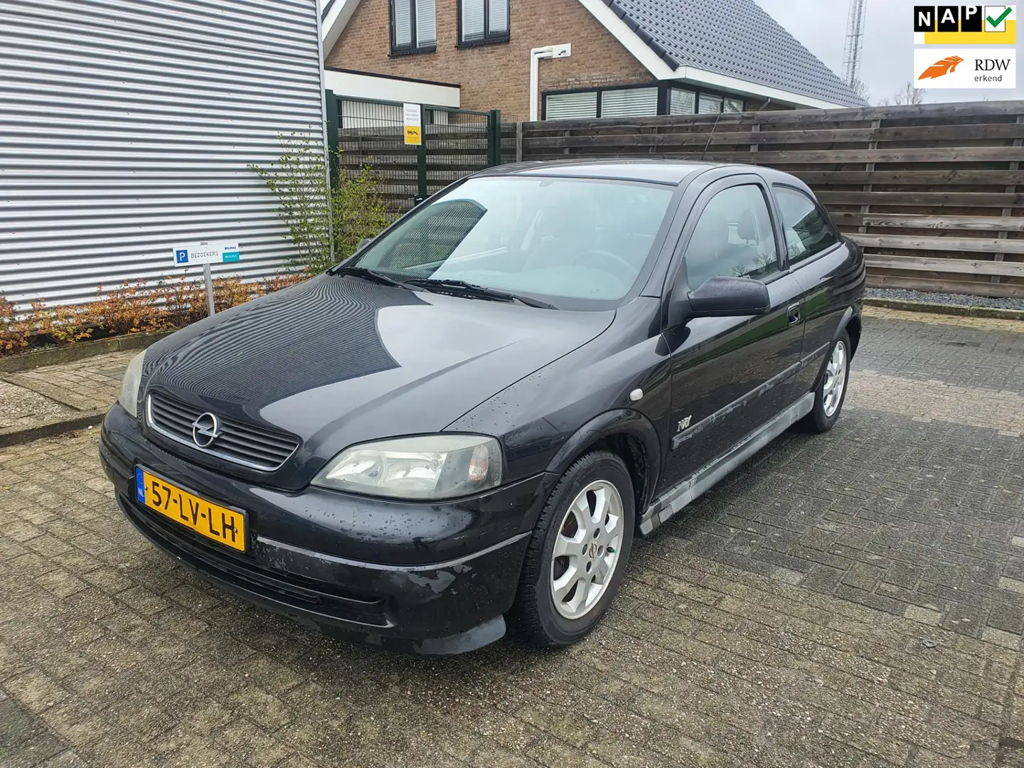 Opel Astra 1.6-16V Njoy Airco Bj:2003 NAP! Zwart - 1