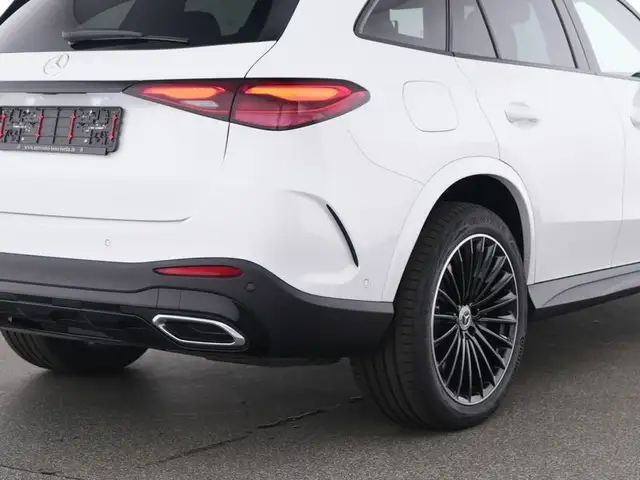 Mercedes-Benz GLC view 4