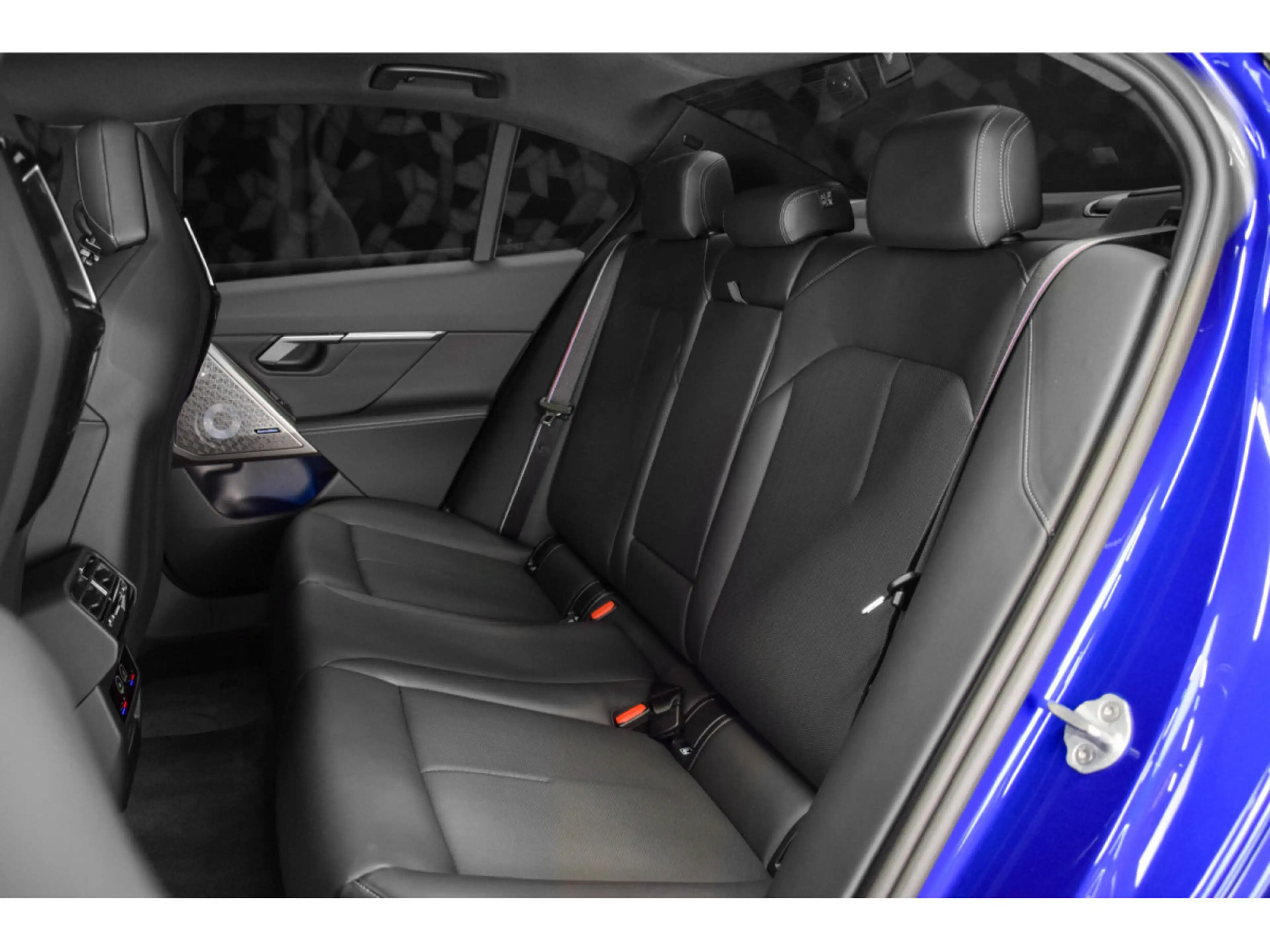 BMW M5 G90 Marina Bay Blue Metallic — photo 11