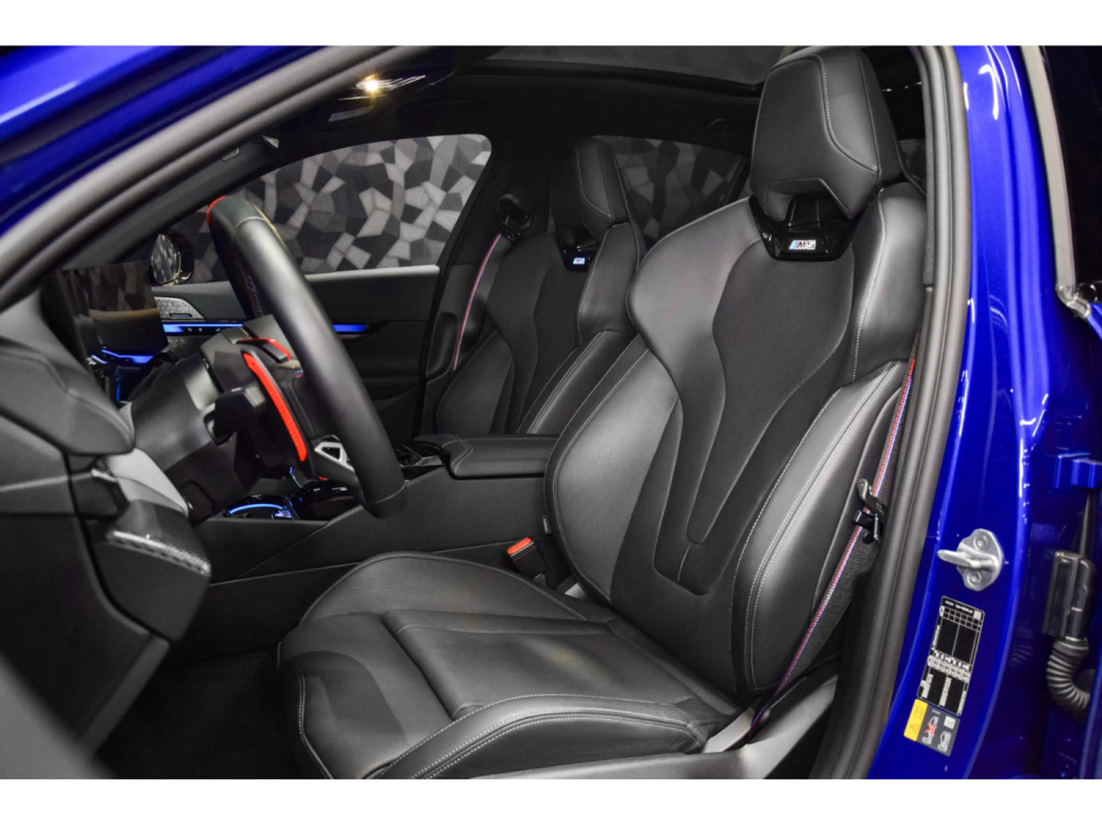 BMW M5 G90 Marina Bay Blue Metallic — photo 9