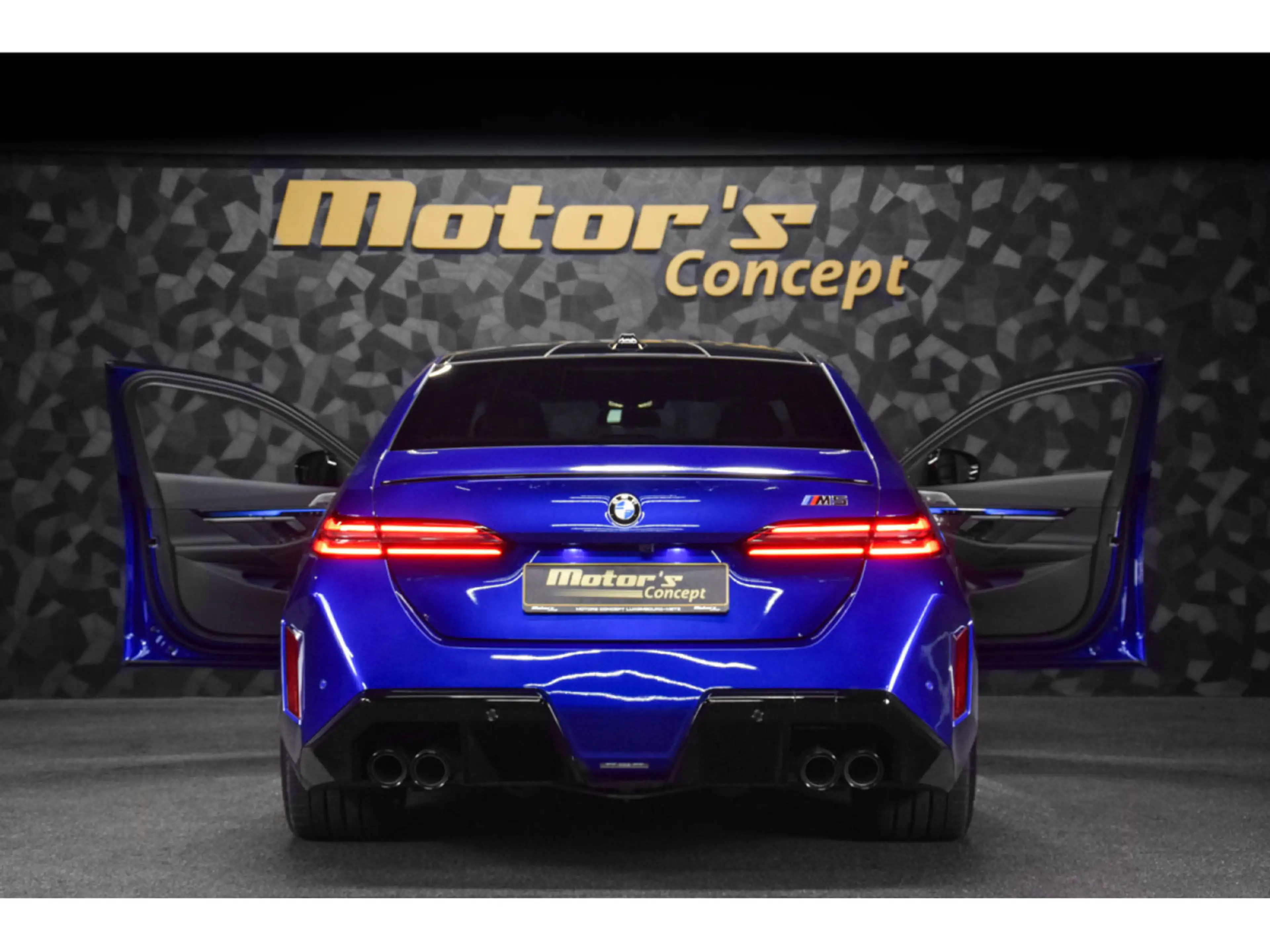 BMW M5 G90 Marina Bay Blue Metallic — photo 5