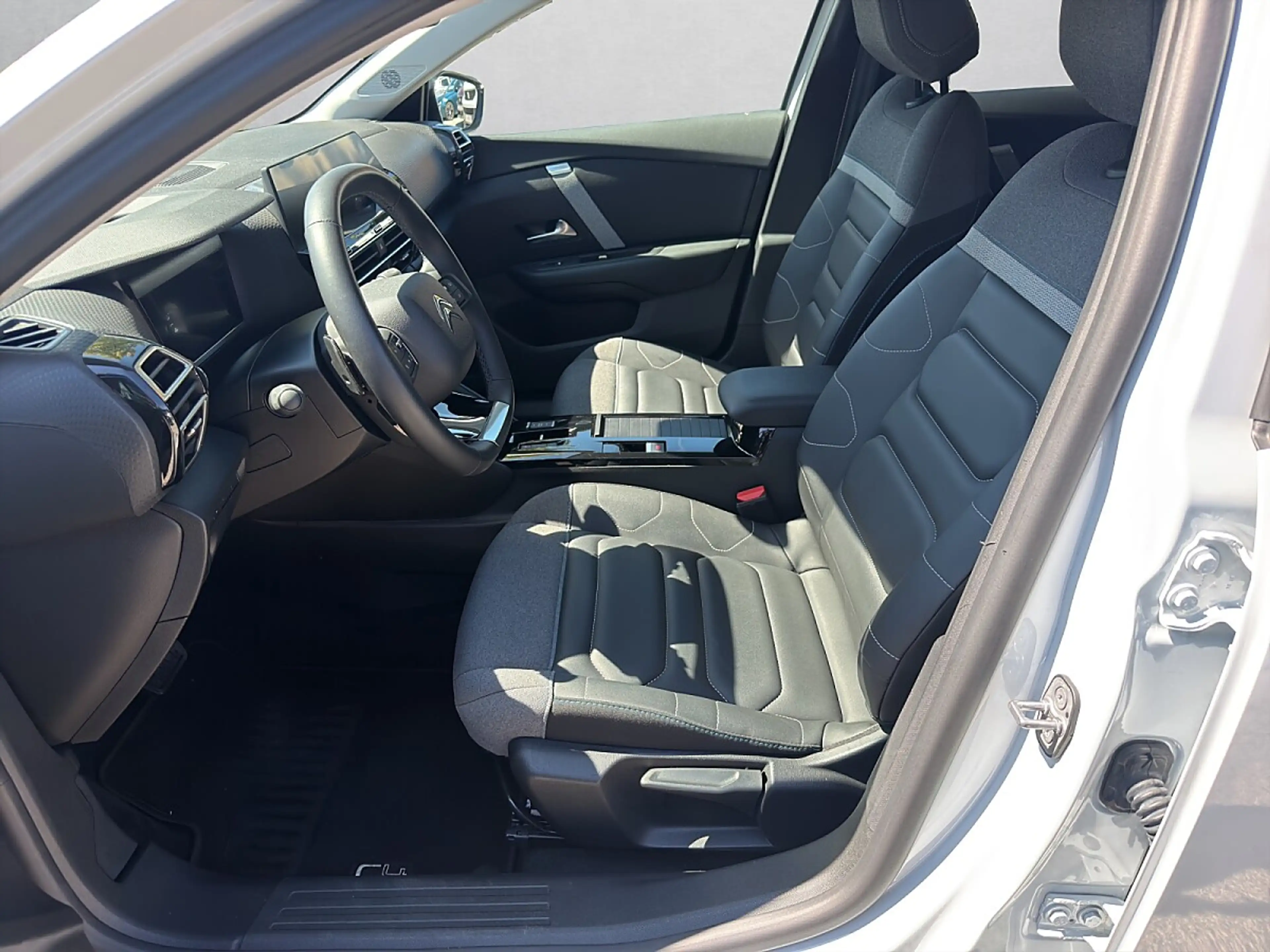 Citroen C4 X BlueHDI 130 S&S EAT8 Aut. Max — photo 9