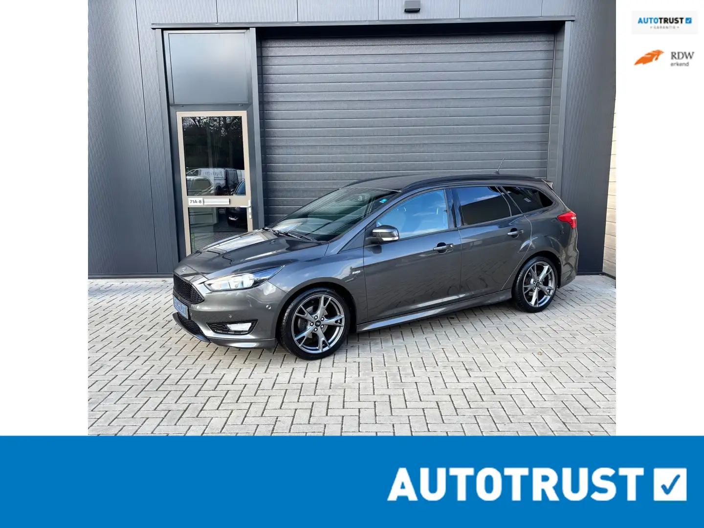 Ford Focus Wagon 140pk ST Line Business CLIMA | CAMERA | CRUI Grau - 1