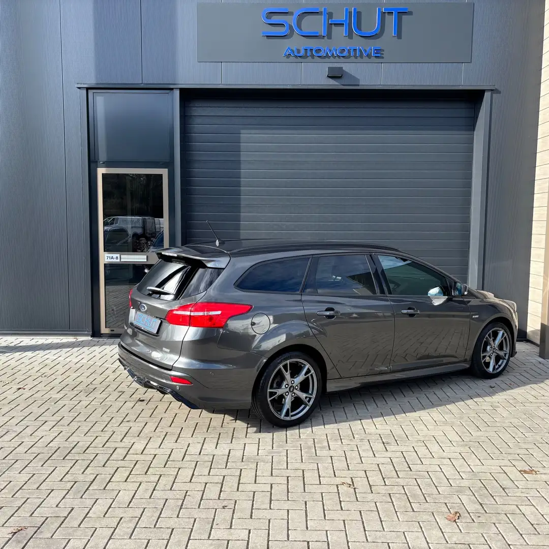 Ford Focus Wagon 140pk ST Line Business CLIMA | CAMERA | CRUI Grau - 2