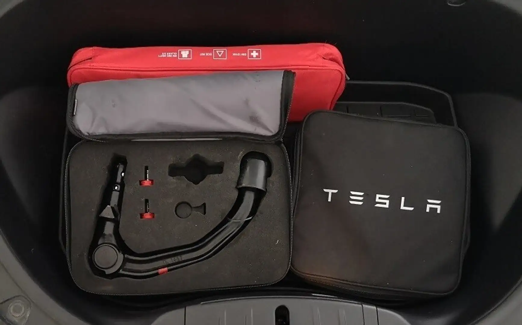 Tesla Model Y Long RangeAWD79kWh,leasingfähig,AHK, 20Zoll, Al Schwarz - 2