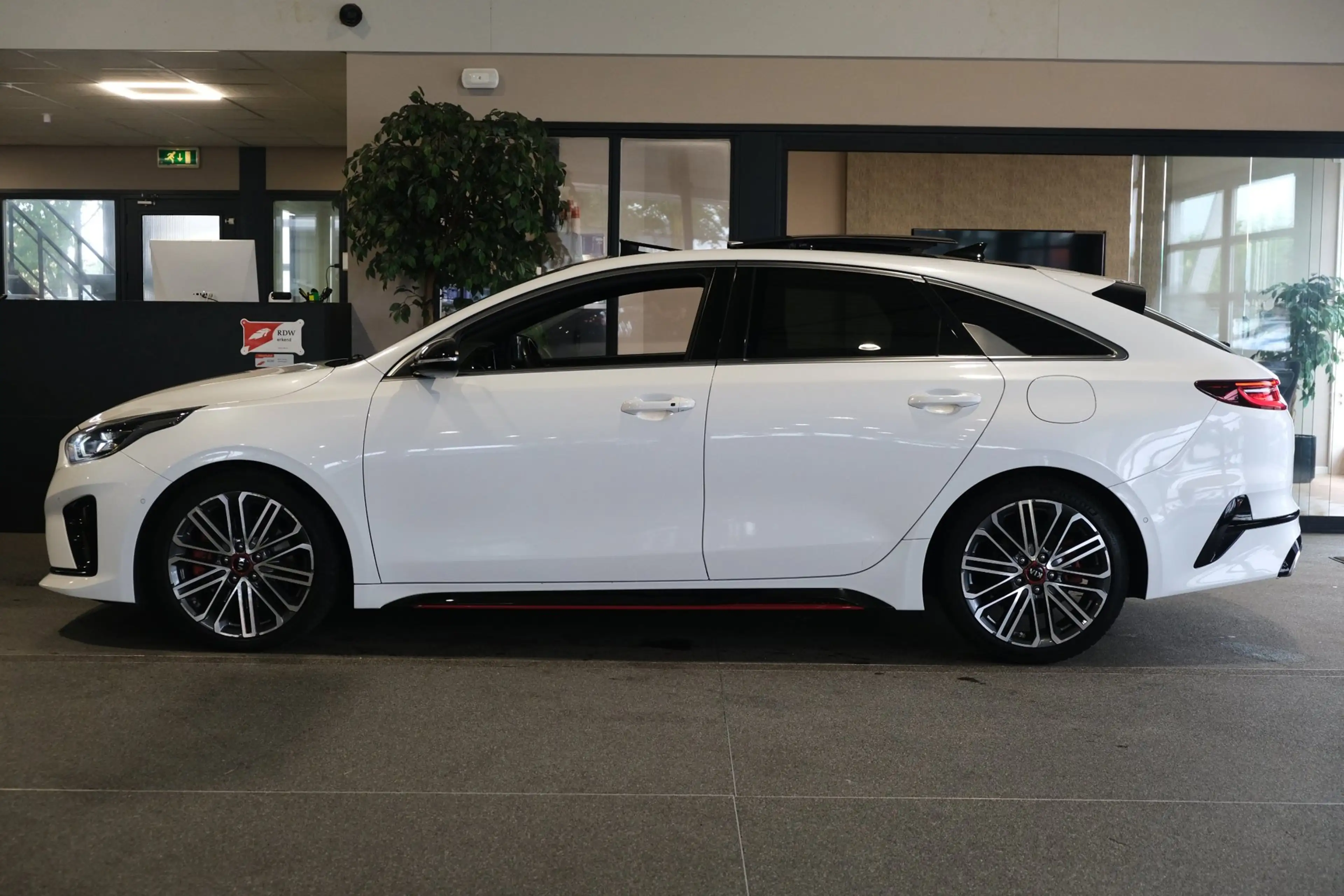 Kia ProCeed / pro_cee'd 1.6 T-GDI 204pk GT-Line Aut Pano Navi Cam — photo 9