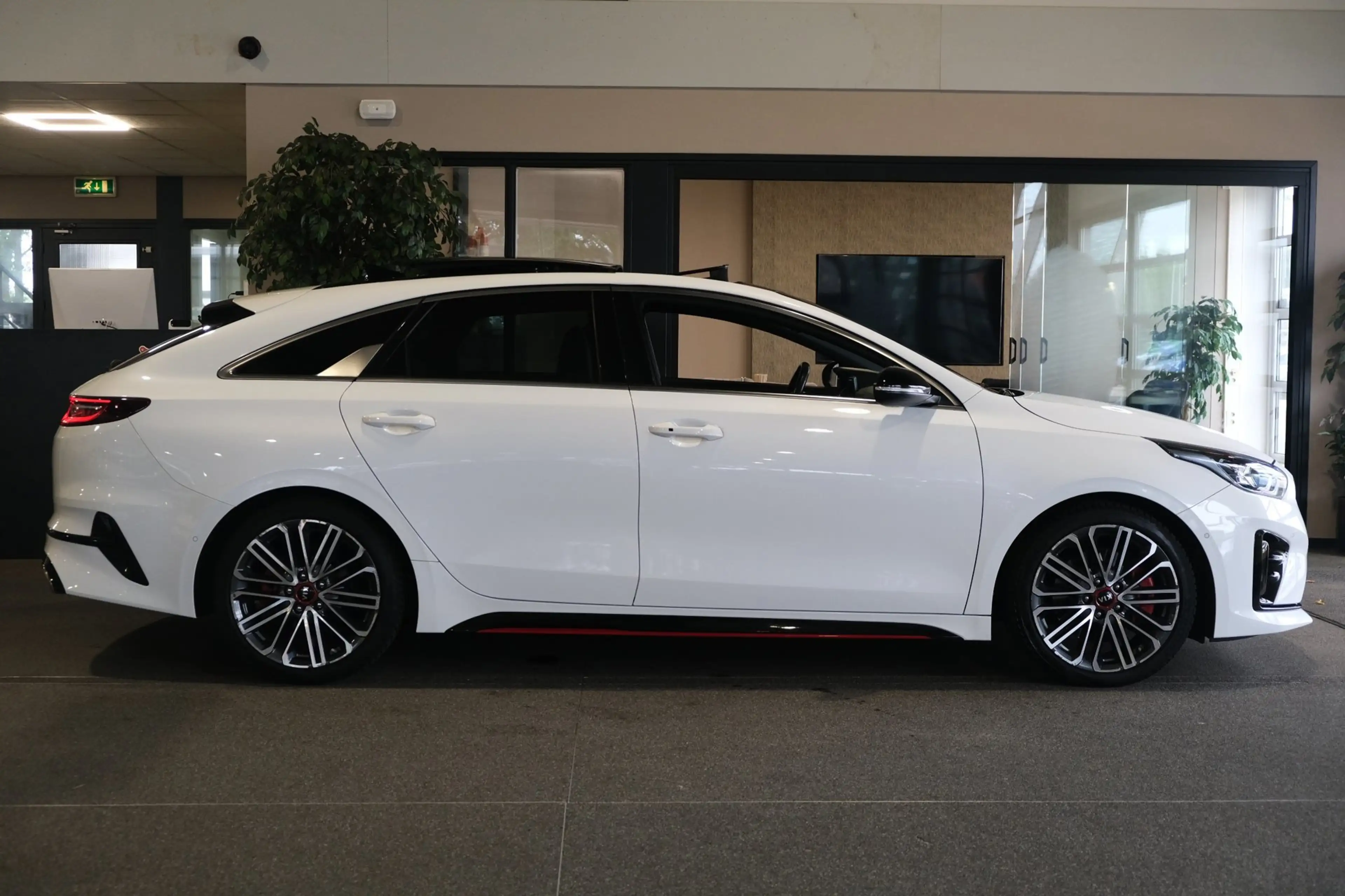 Kia ProCeed / pro_cee'd 1.6 T-GDI 204pk GT-Line Aut Pano Navi Cam — photo 7