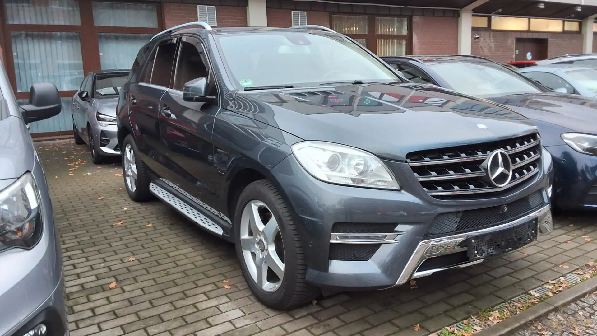 Mercedes-Benz ML 350 CDI BlueTec Voleder AHK NAVI Grau - 1