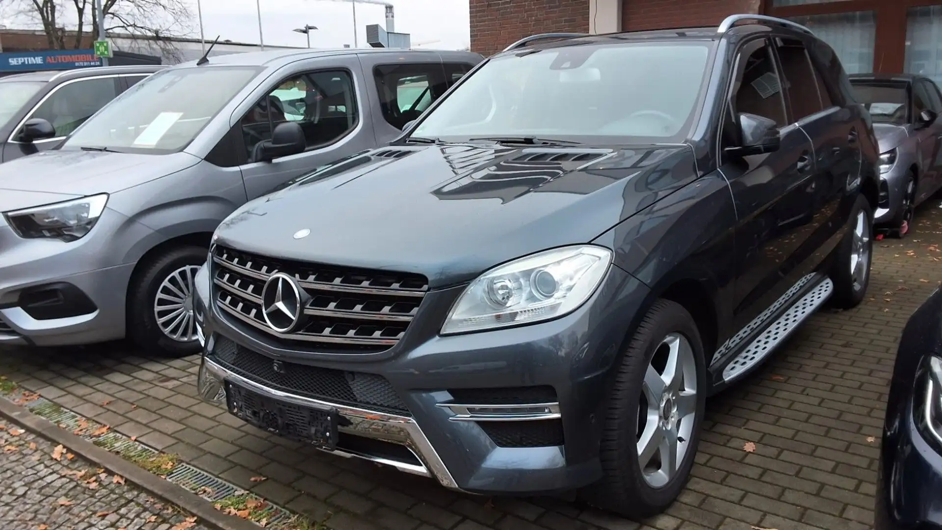 Mercedes-Benz ML 350 CDI BlueTec Voleder AHK NAVI Grau - 2