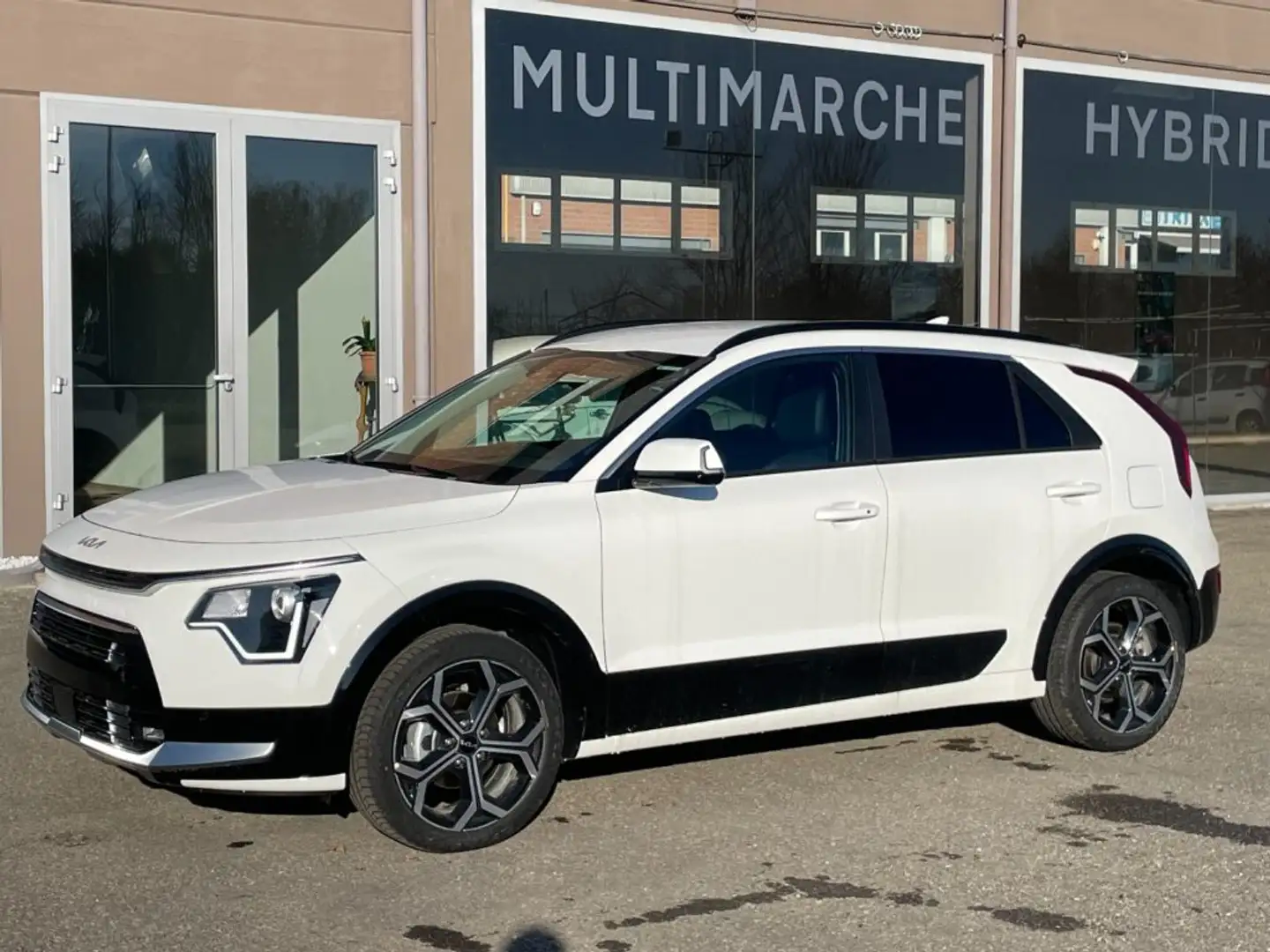 Kia Niro Tri-Fuel 1.6 GDi DCT HEV GPL Business Weiß - 2