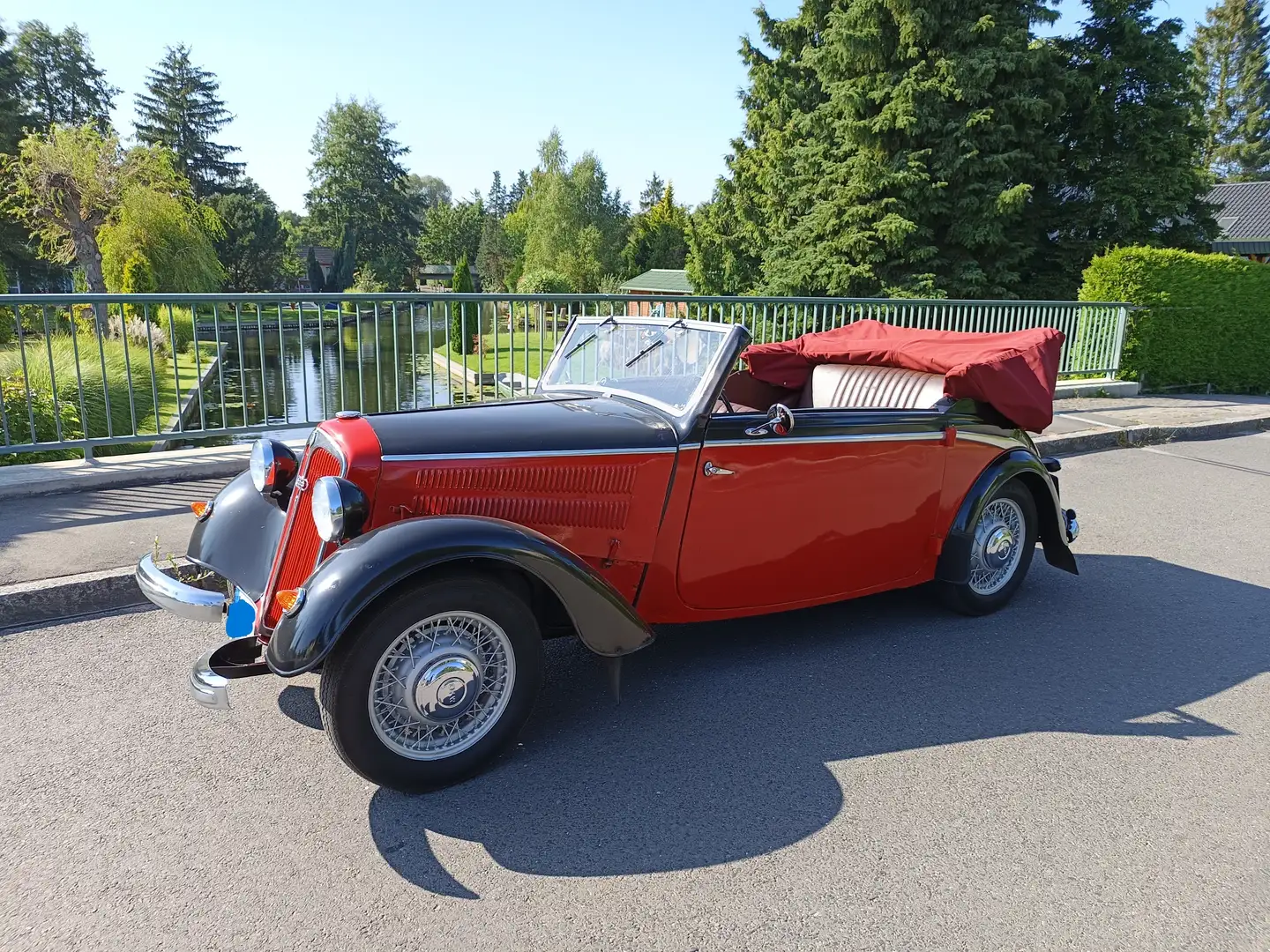 Oldtimer DKW Luxus Cabriolet 4 Sitzer F7/8 Roşu - 2
