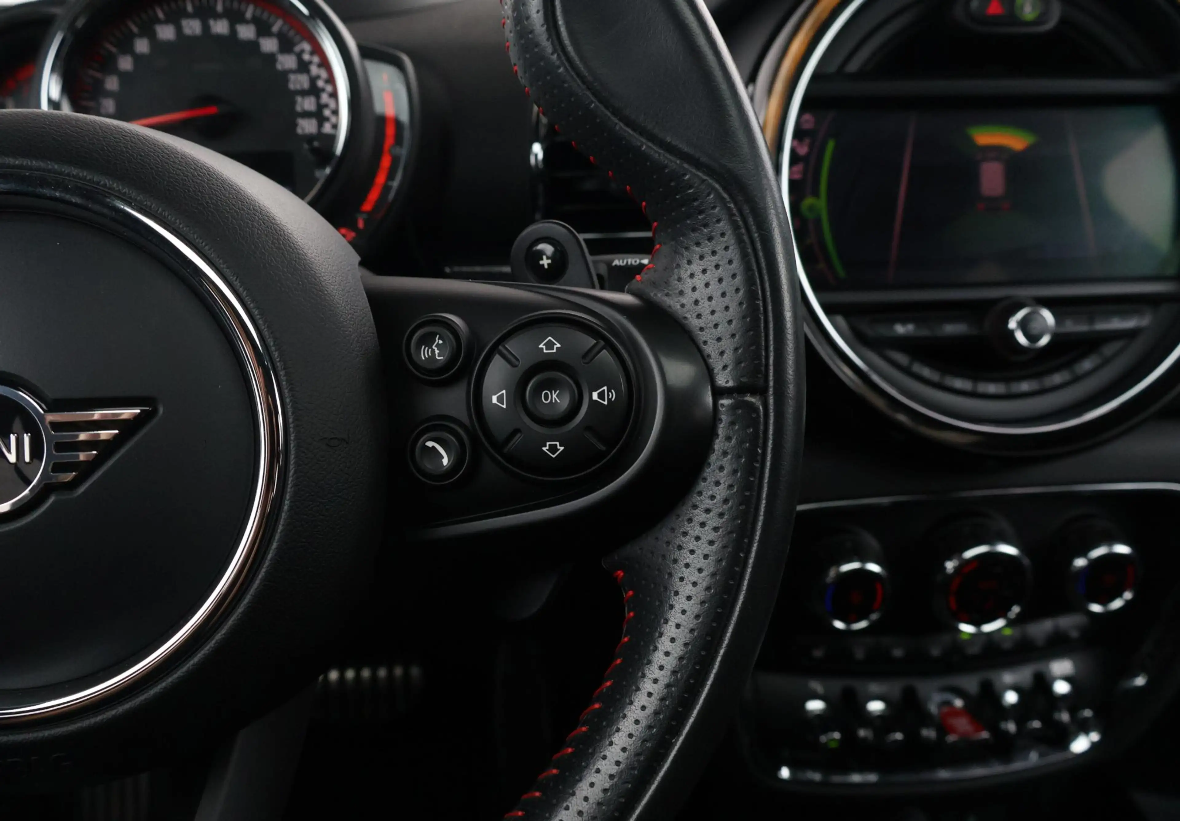 MINI John Cooper Works Clubman 2.0 JCW ALL4 Chili | Pano dak | Head-up | Harman K — photo 15