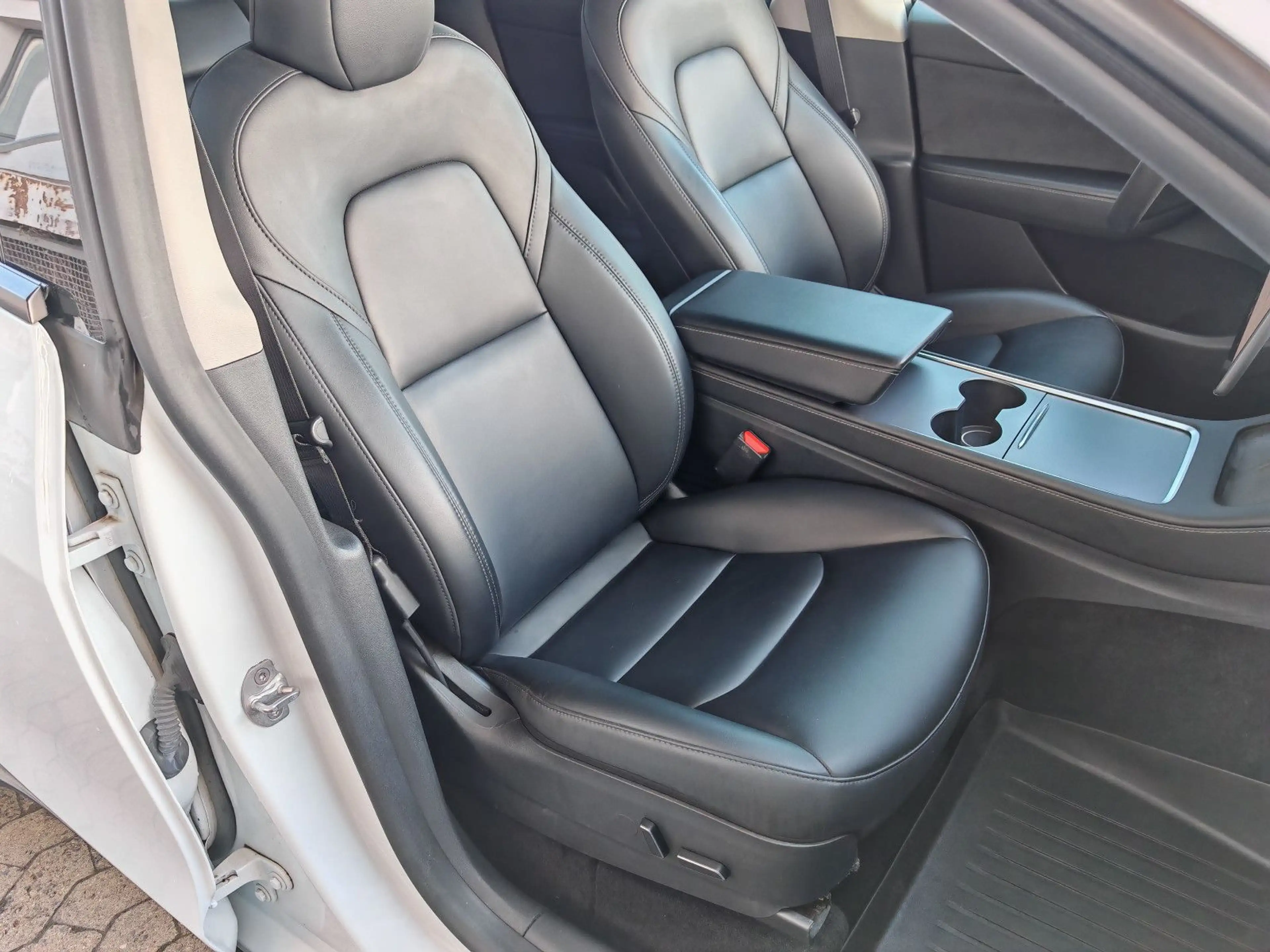 Tesla Model Y LongRange AWD |  SoH 91,8% — photo 6