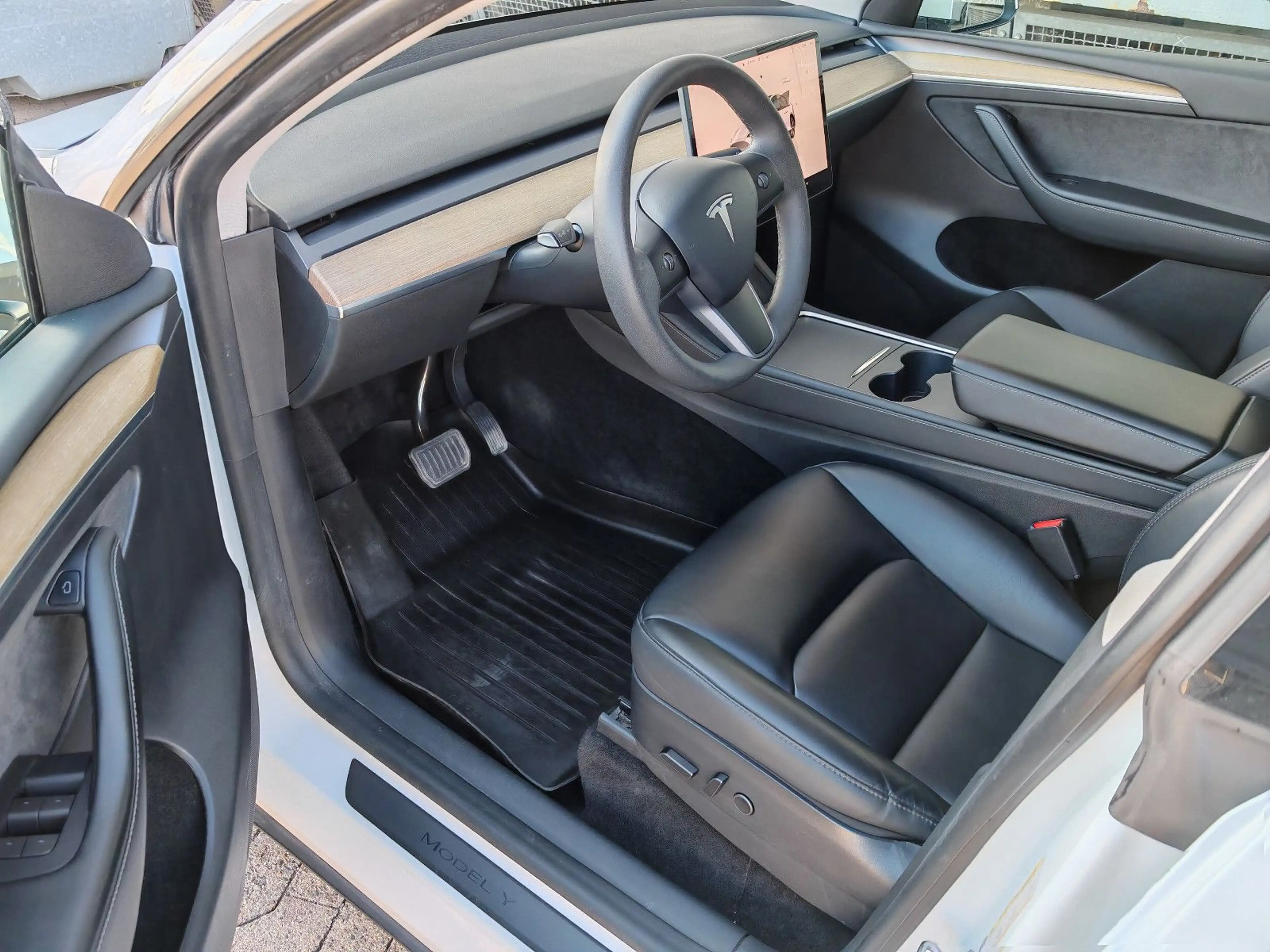 Tesla Model Y LongRange AWD |  SoH 91,8% — photo 2